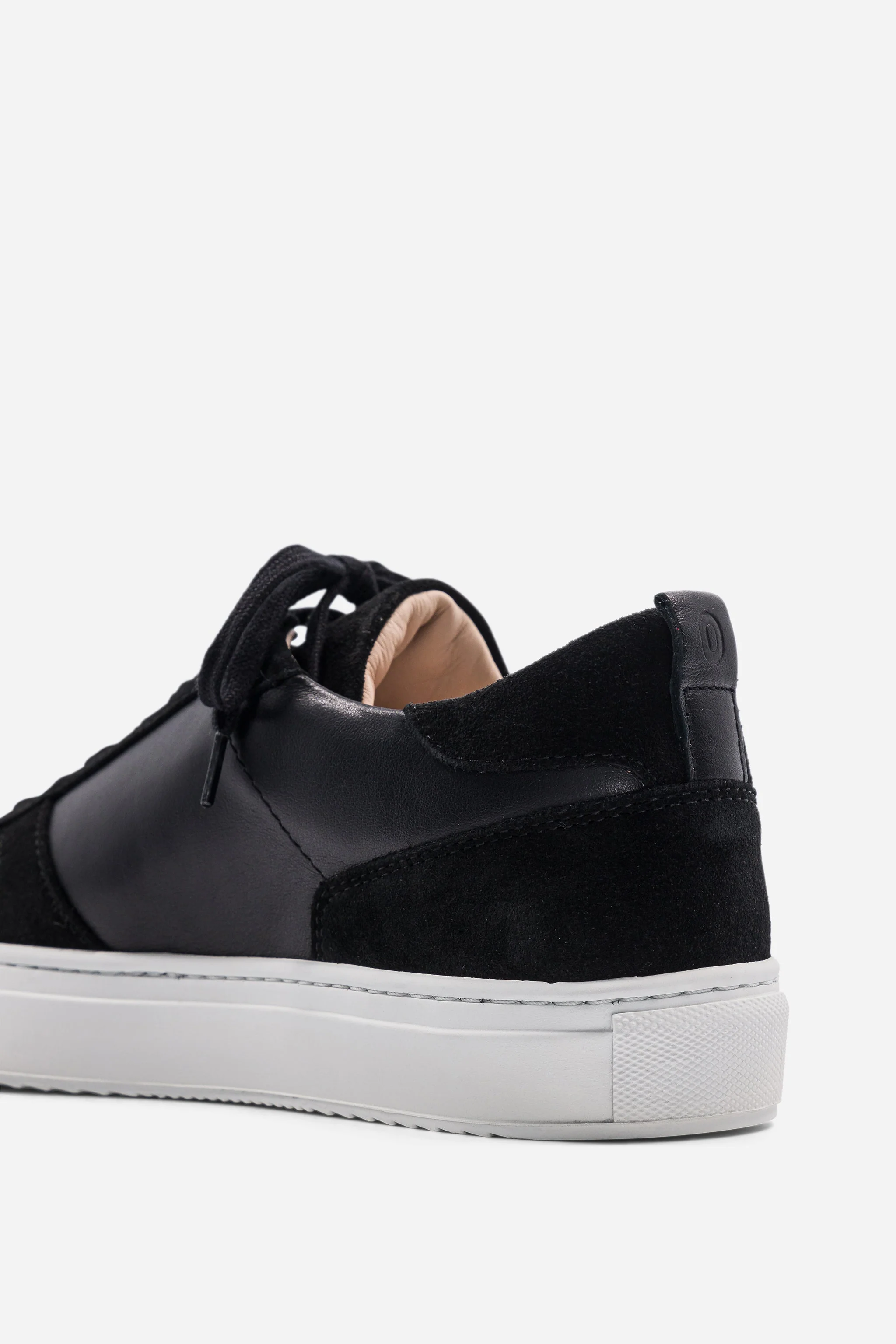B0 - Black - Image 3