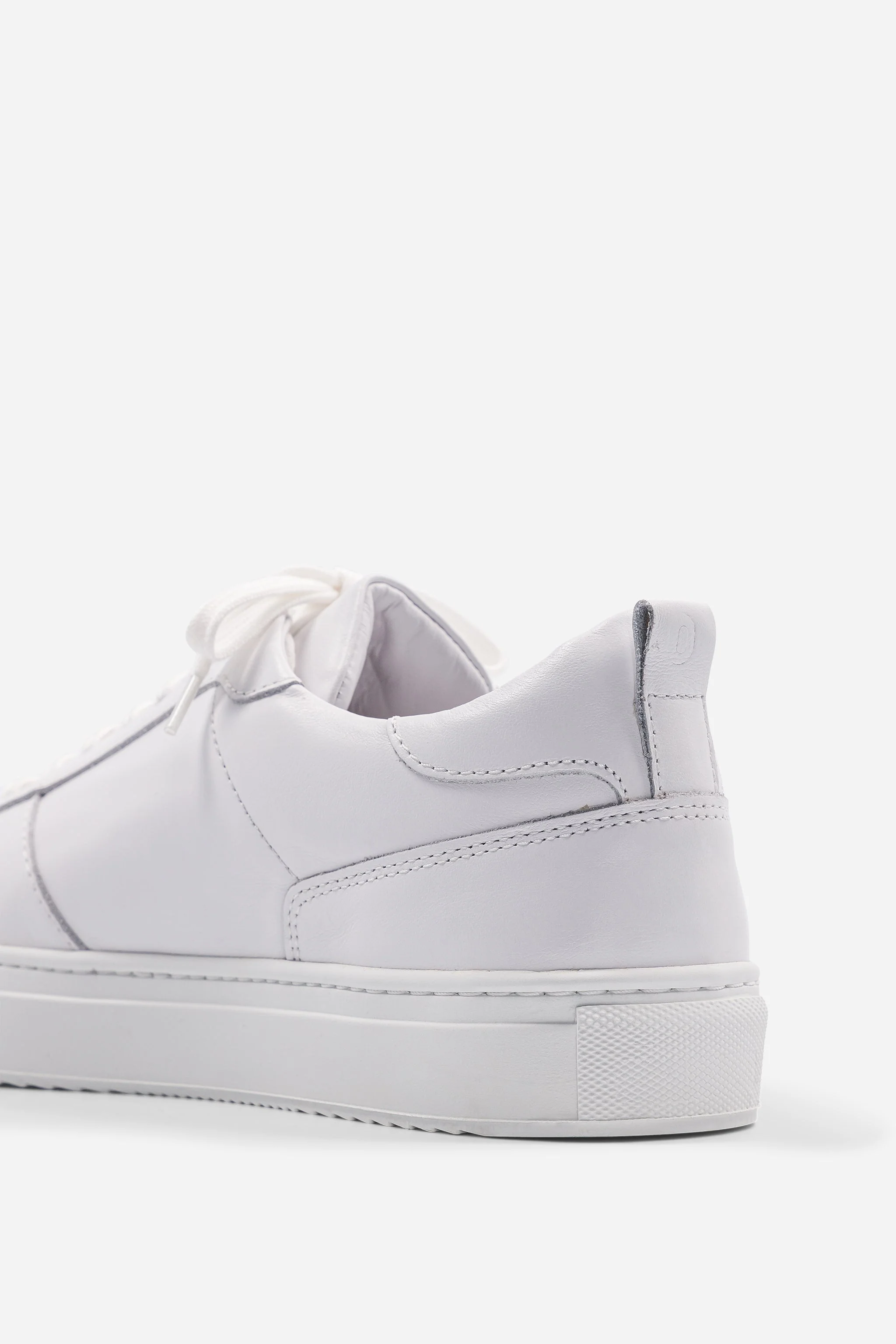 B0 - Full White - Image 3