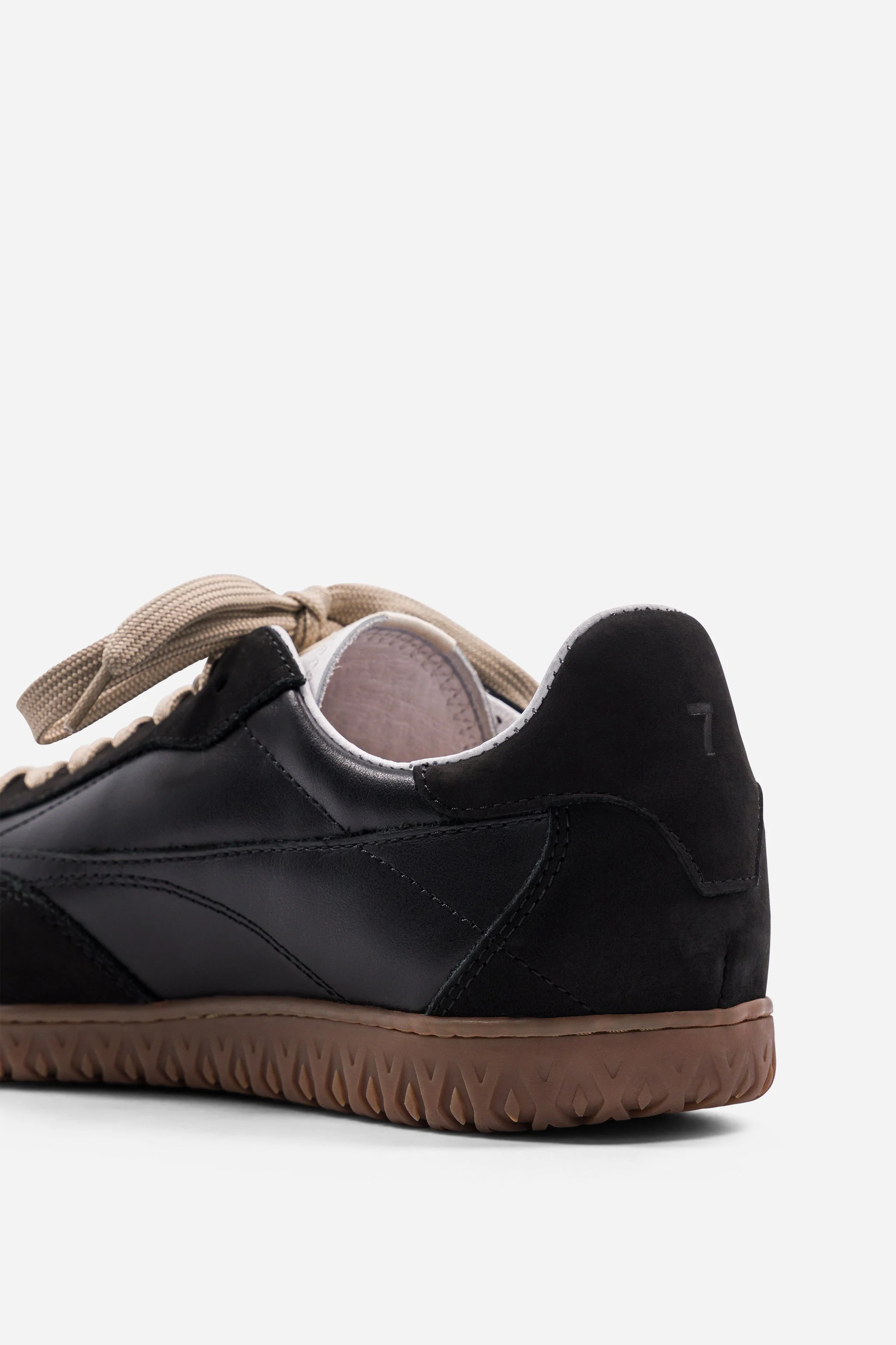 B7 - Black - Image 3