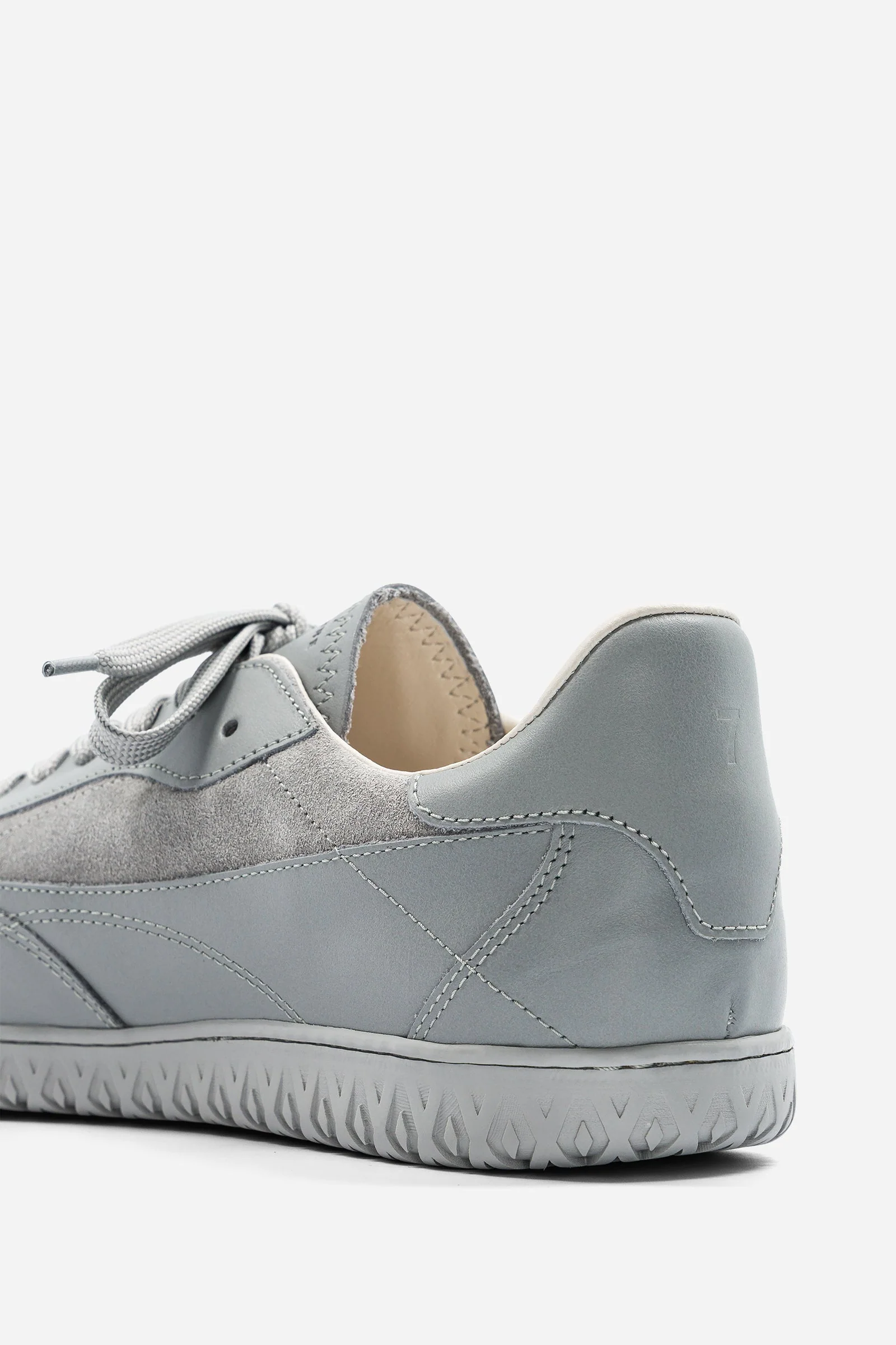 B7 - Monochrome Grey - Image 3