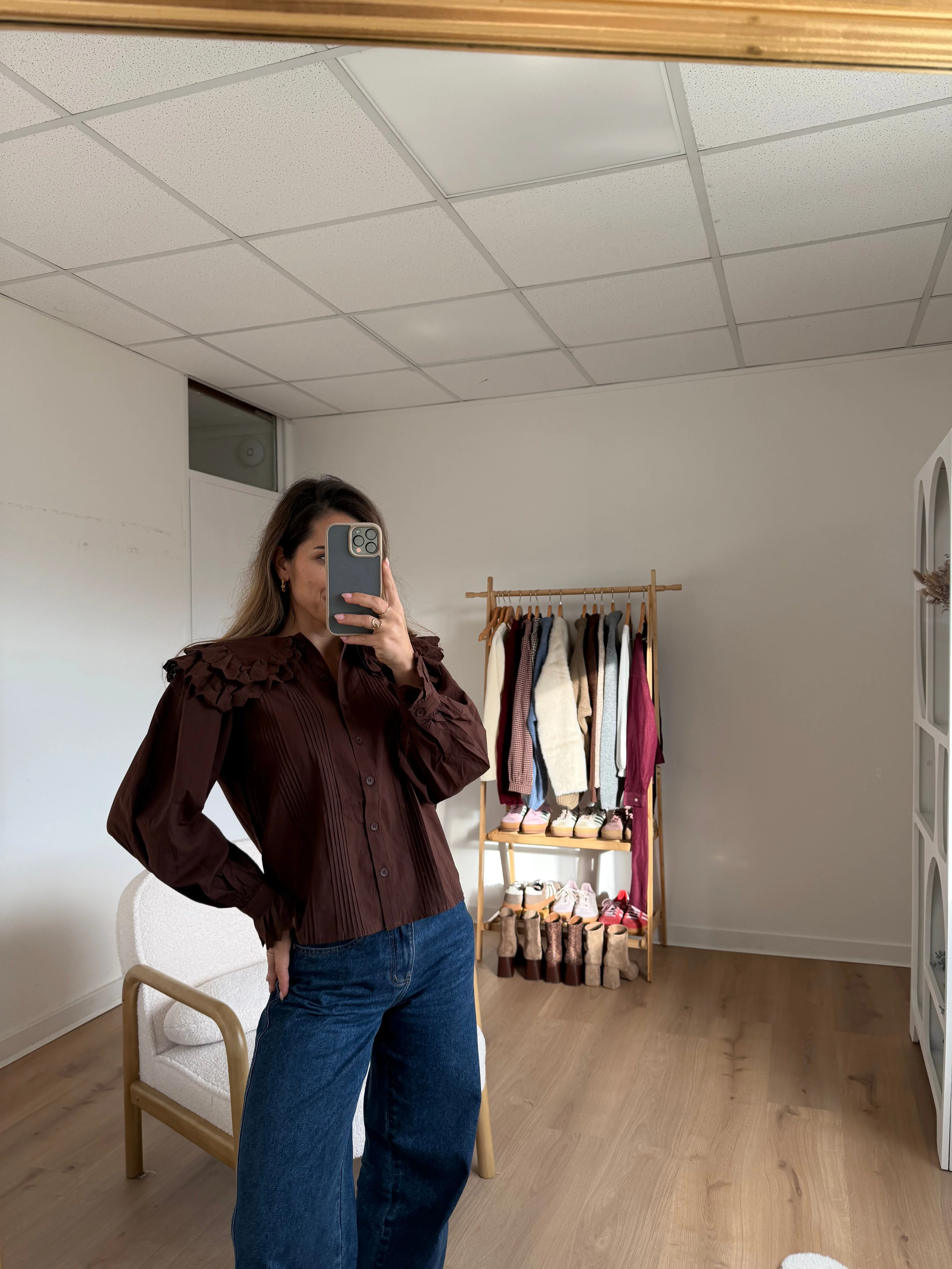 Blouse À Col Large Chocolat Agnès - Image 9