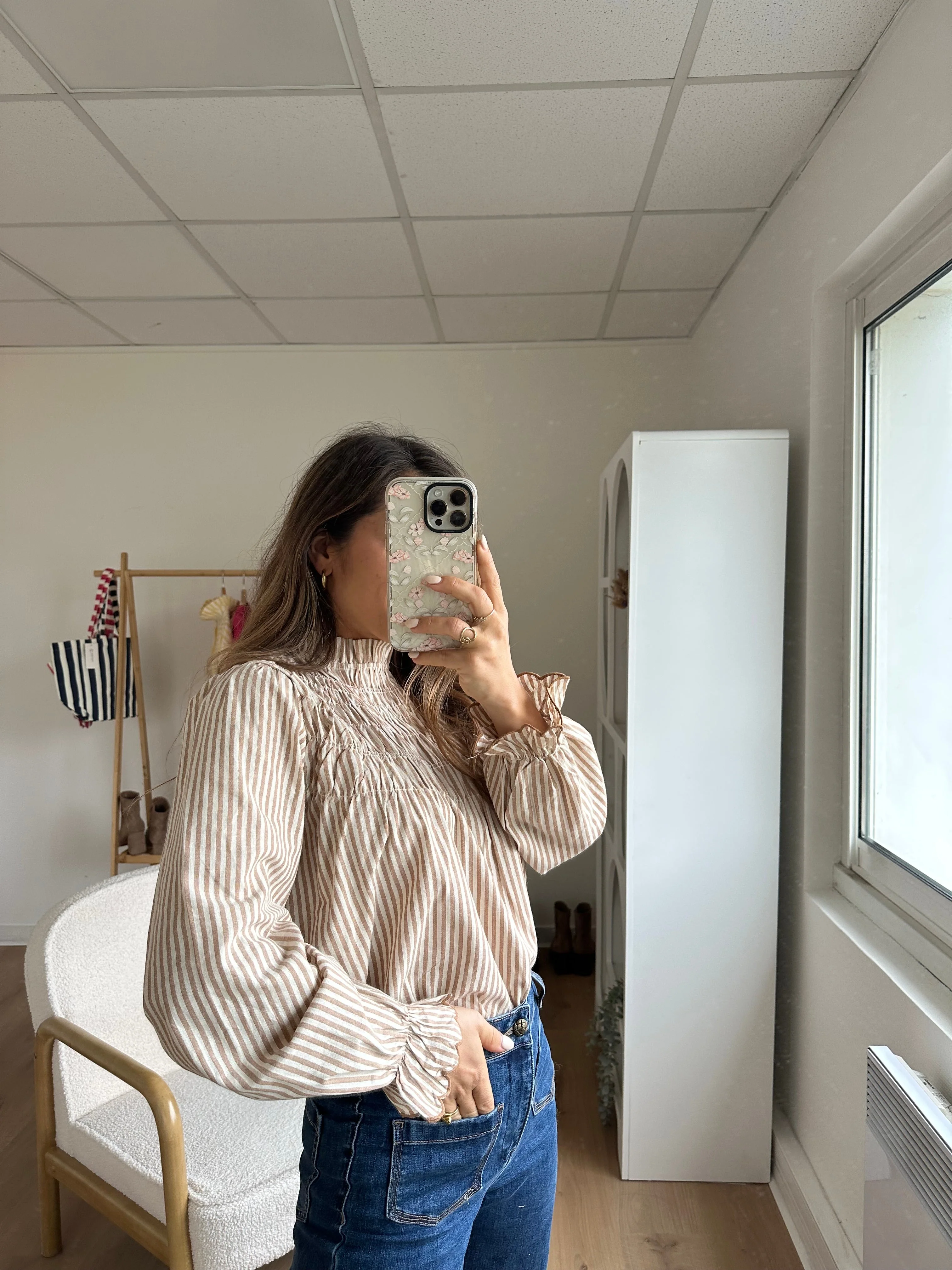 Blouse À Rayures Smockée Camel Chloé - Image 11