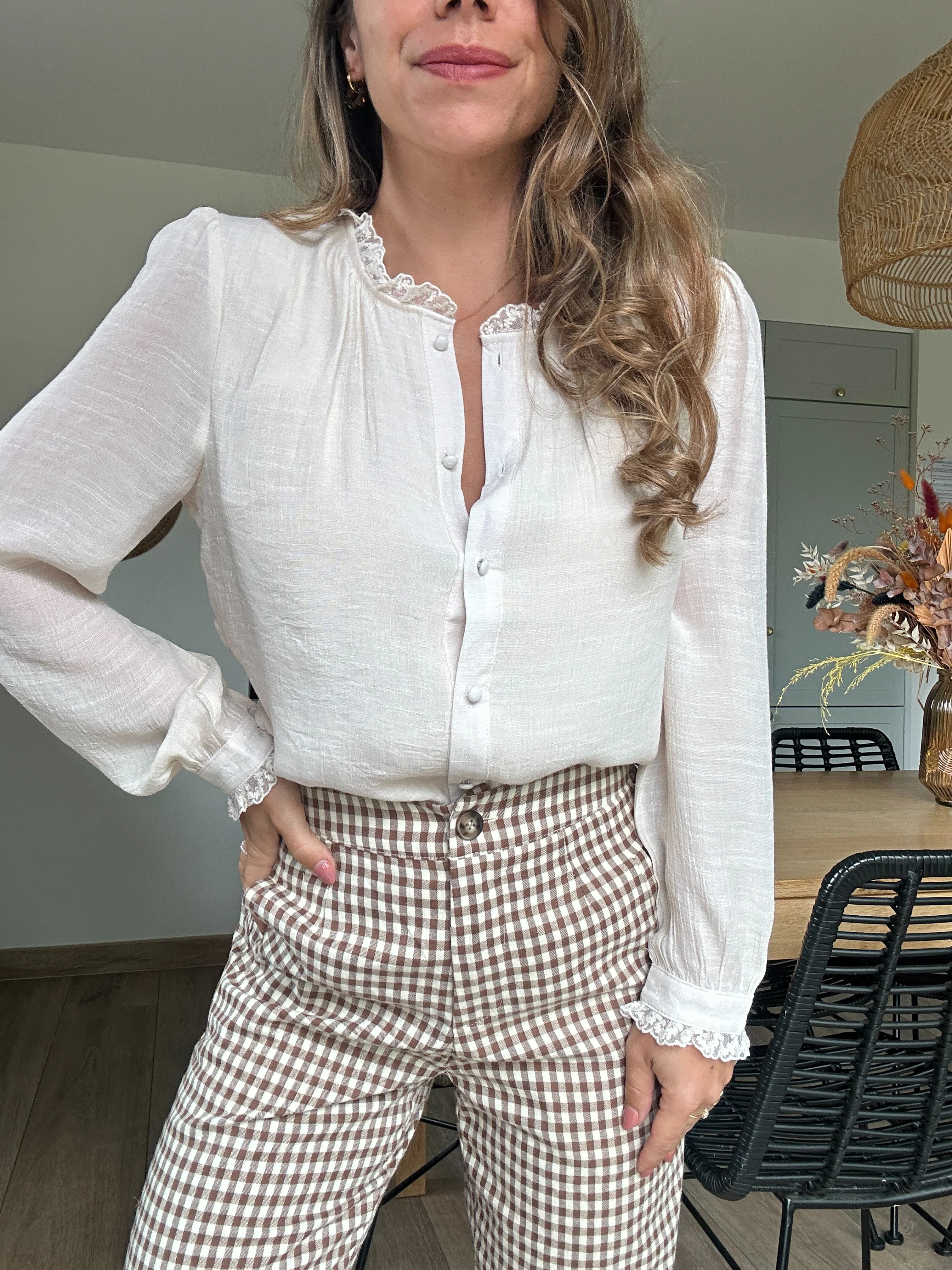 Blouse Beige Catherine - Image 10