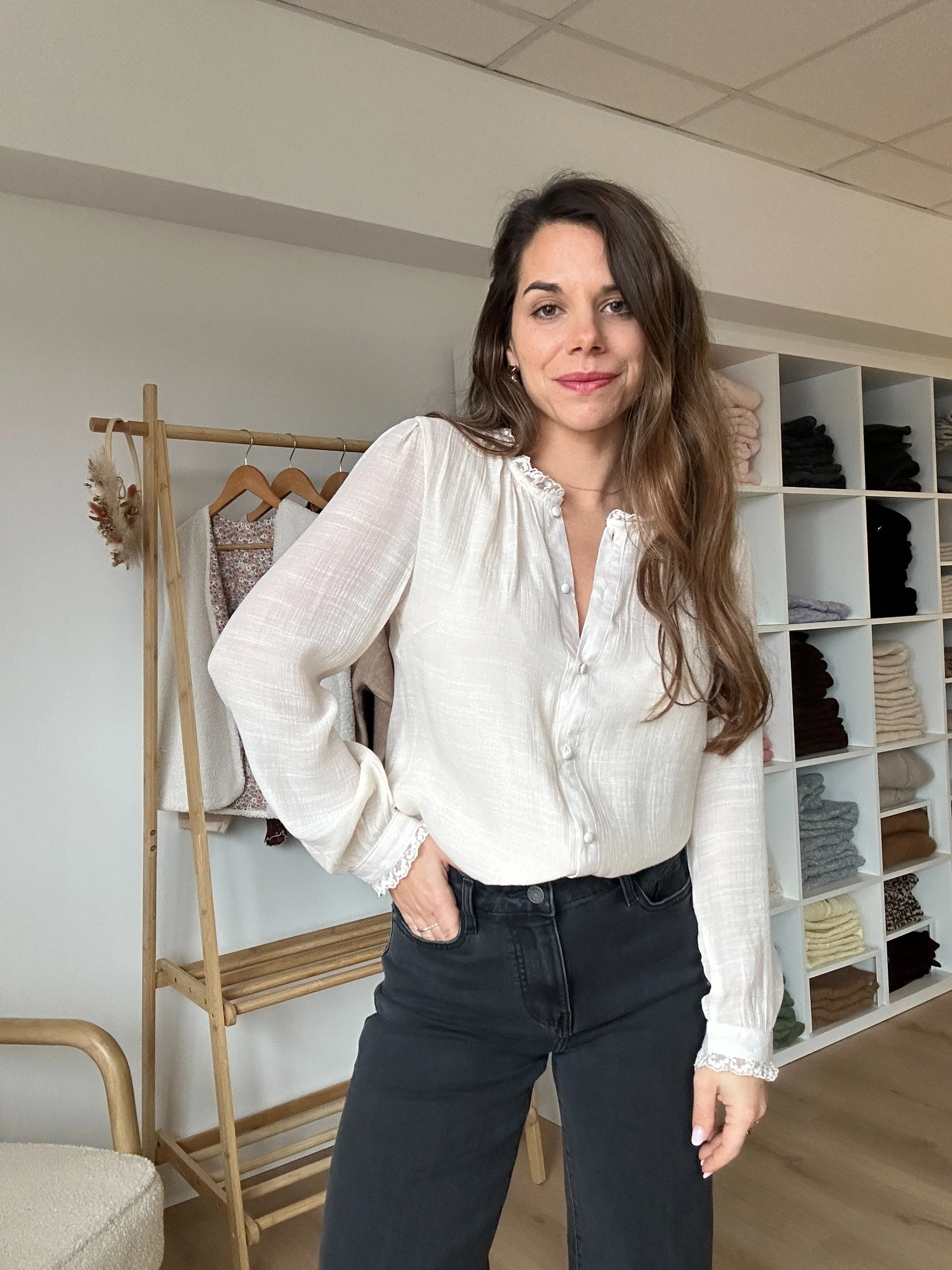 Blouse Beige Catherine - Image 13