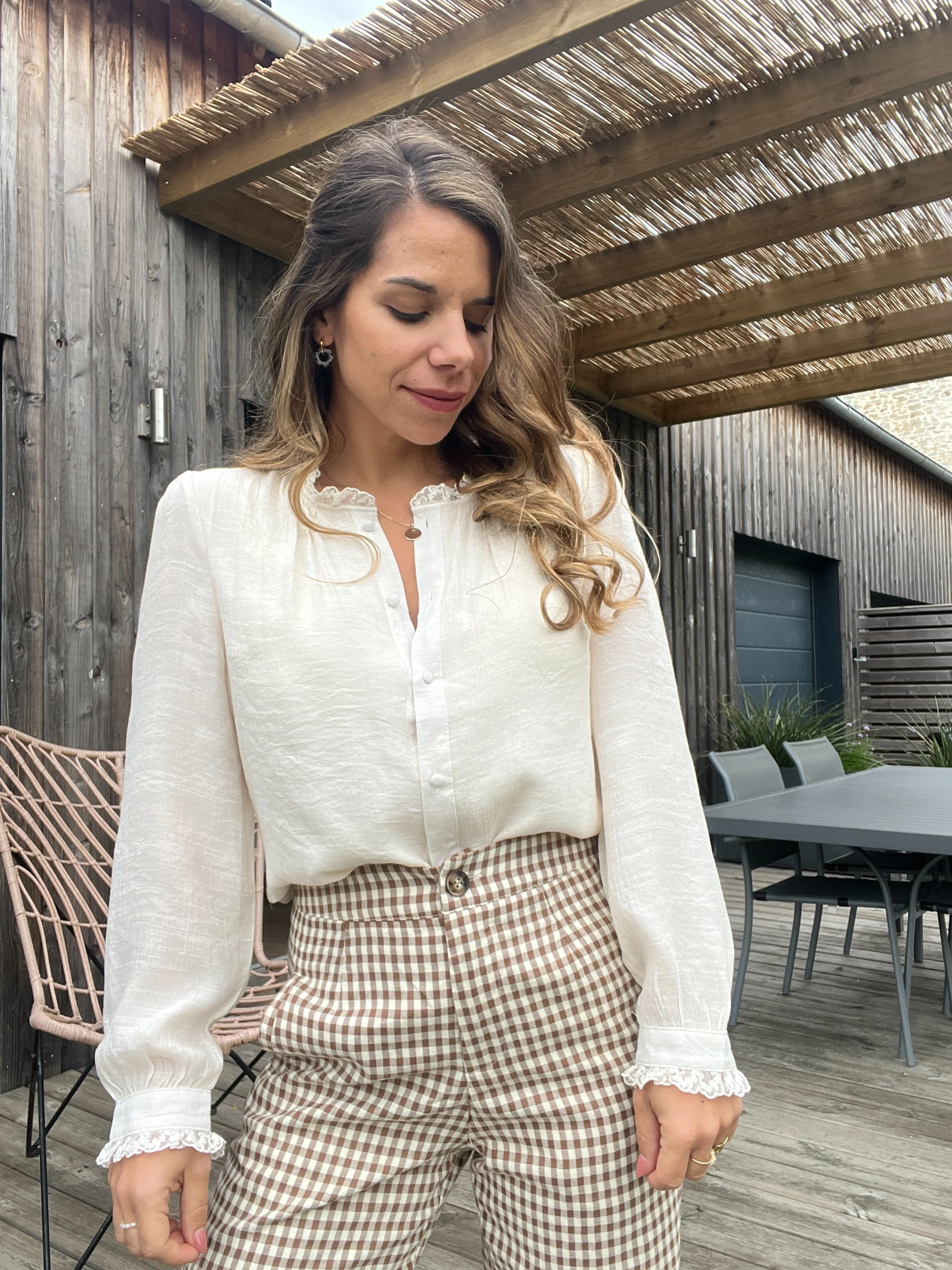 Blouse Beige Catherine - Image 3