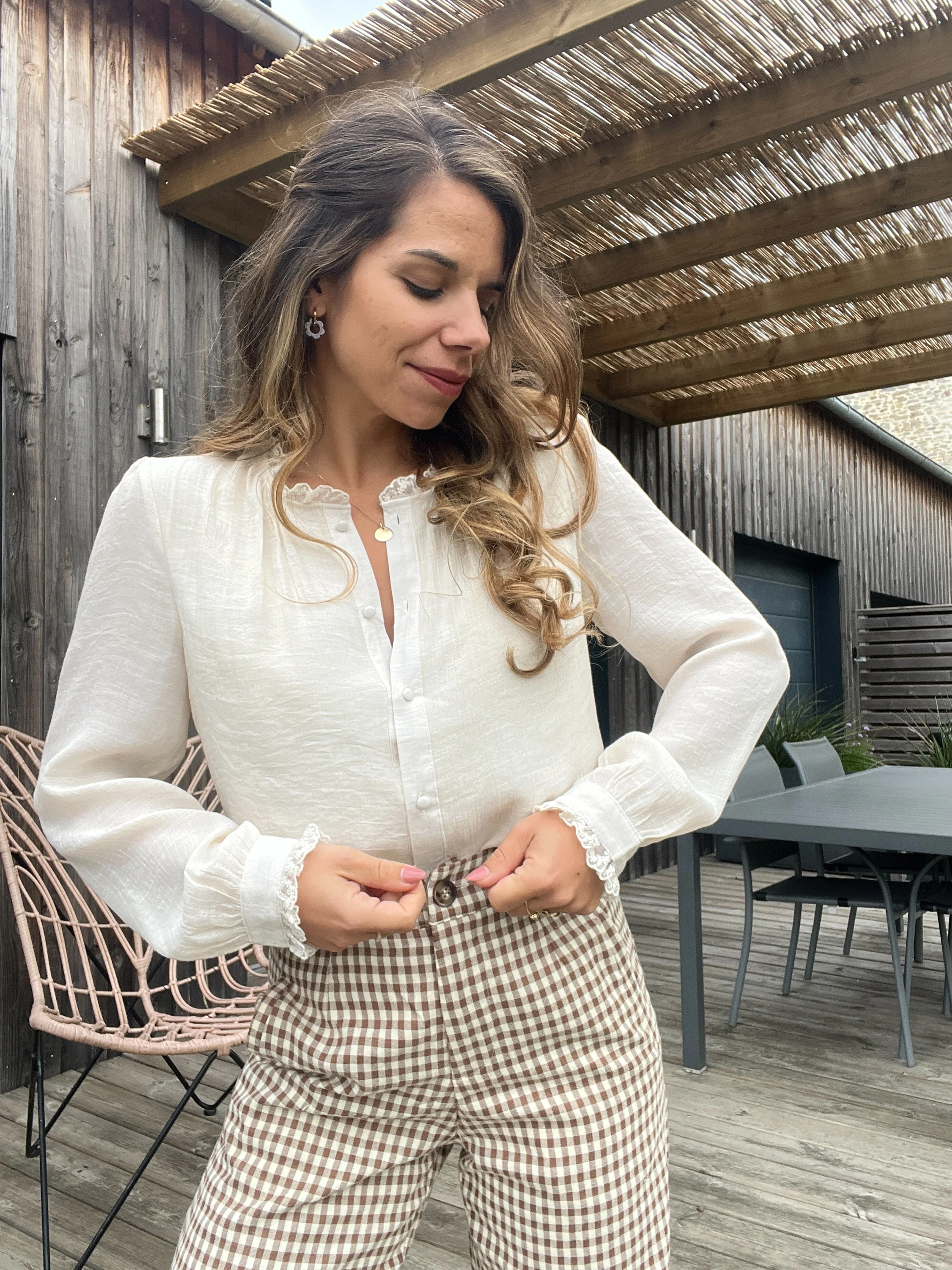 Blouse Beige Catherine - Image 4