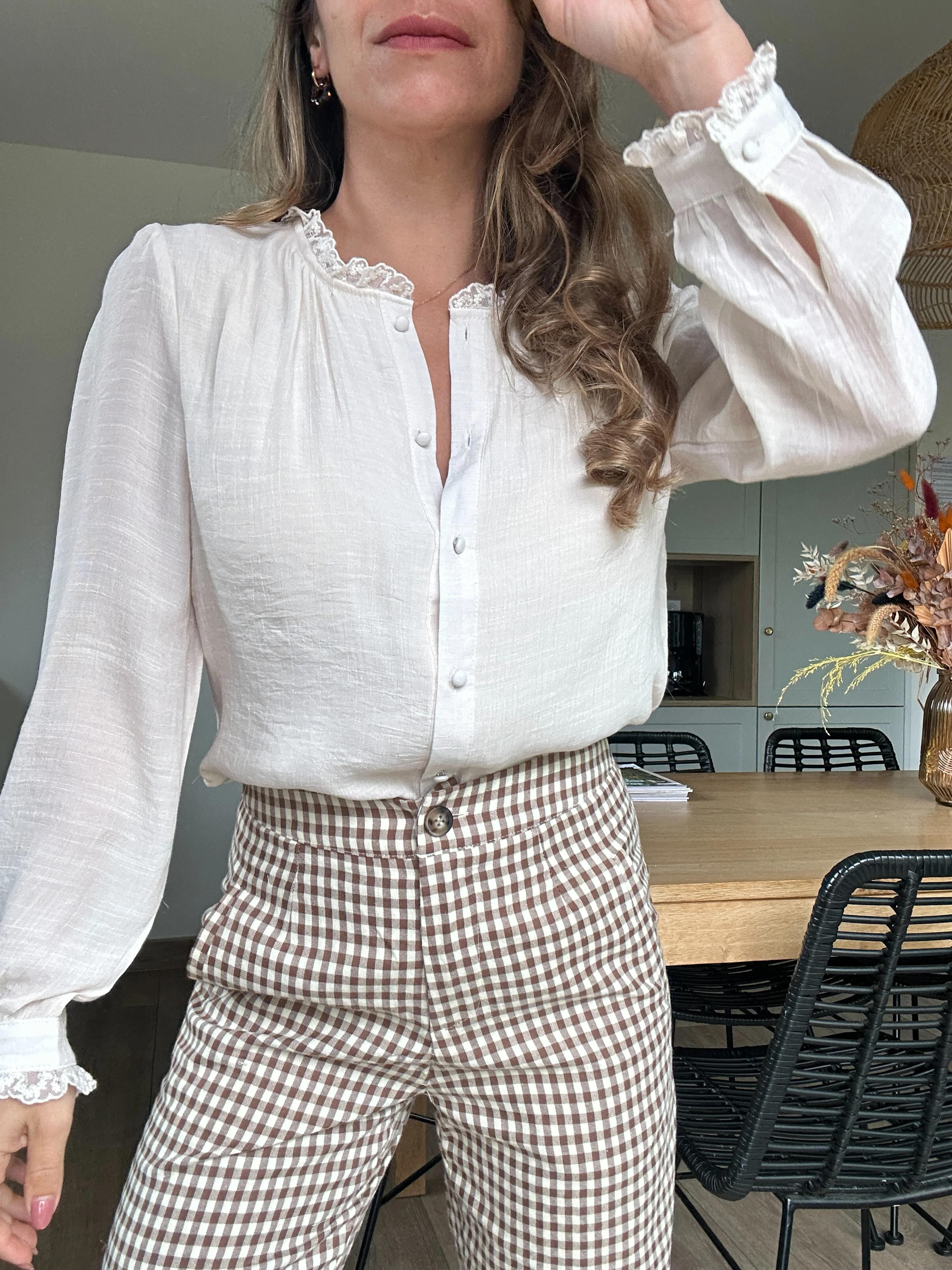 Blouse Beige Catherine - Image 8