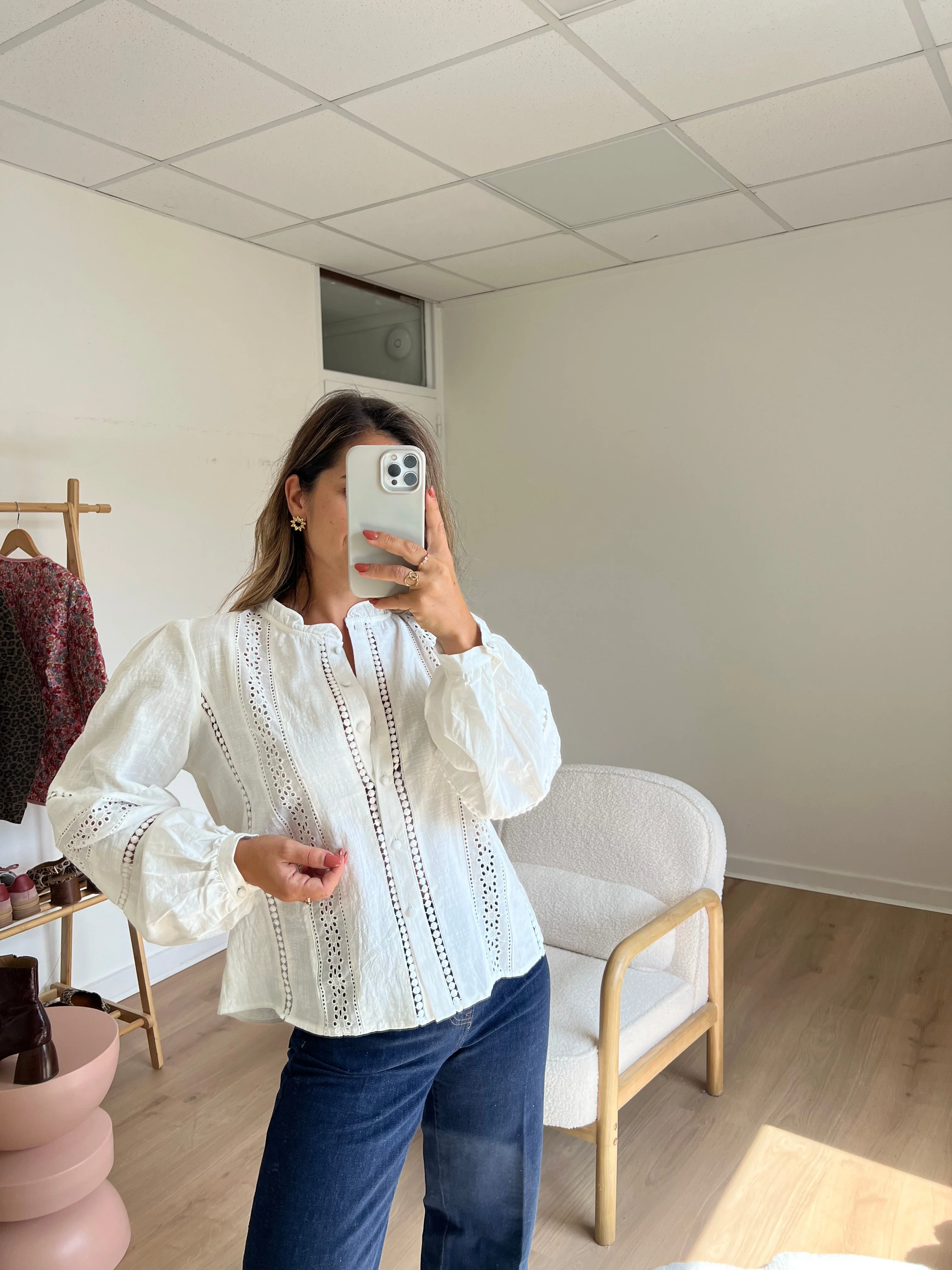 Blouse Blanche Avec Des Broderies Colombe - Image 13