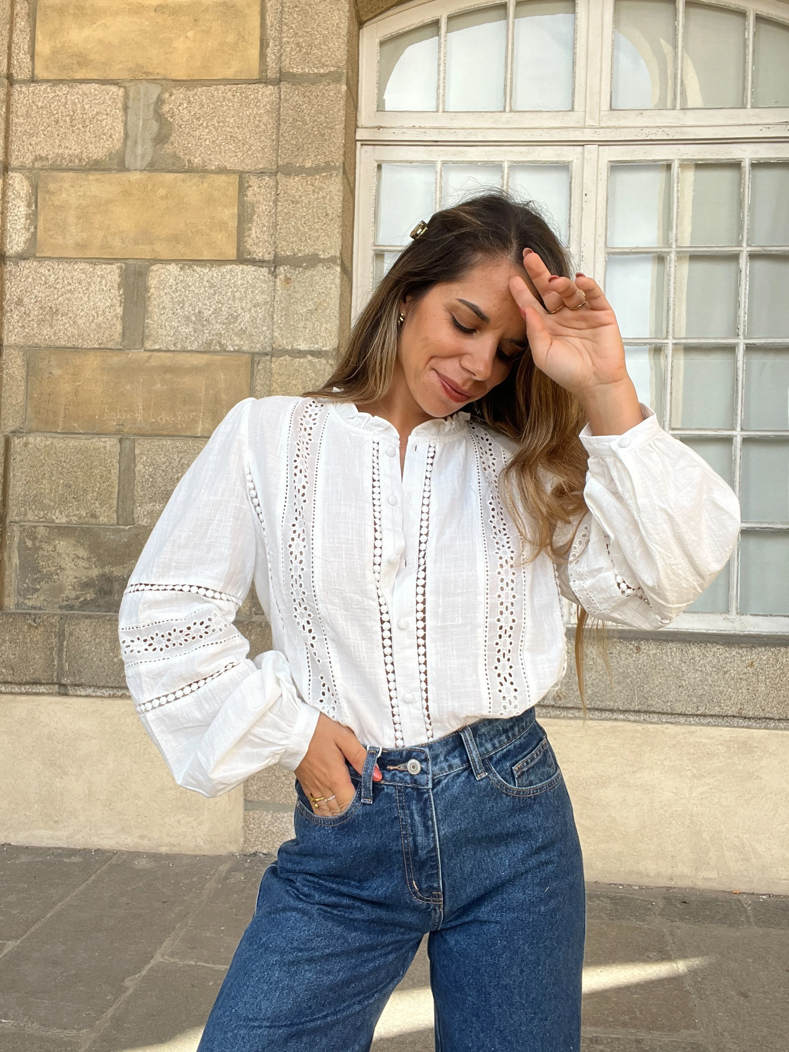 Blouse Blanche Avec Des Broderies Colombe - Image 4