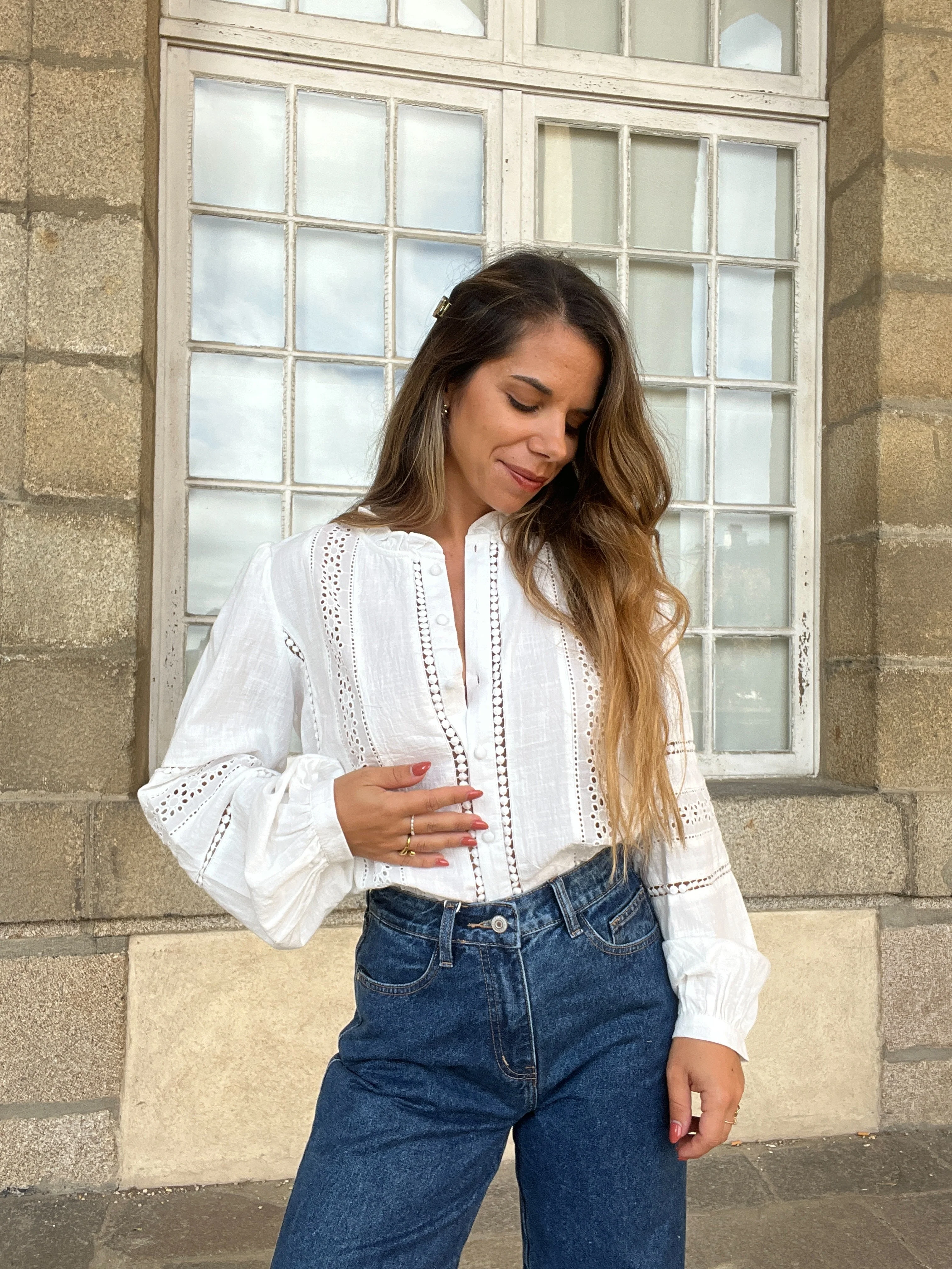 Blouse Blanche Avec Des Broderies Colombe - Image 5