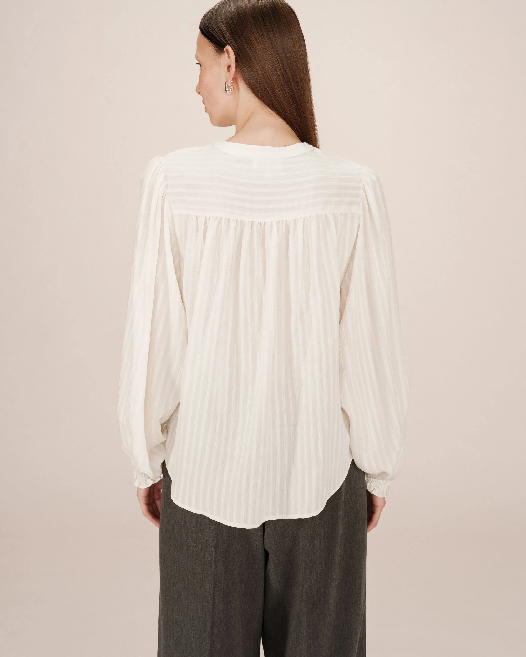 Blouse Col Noué Ecru Serinda - Image 5