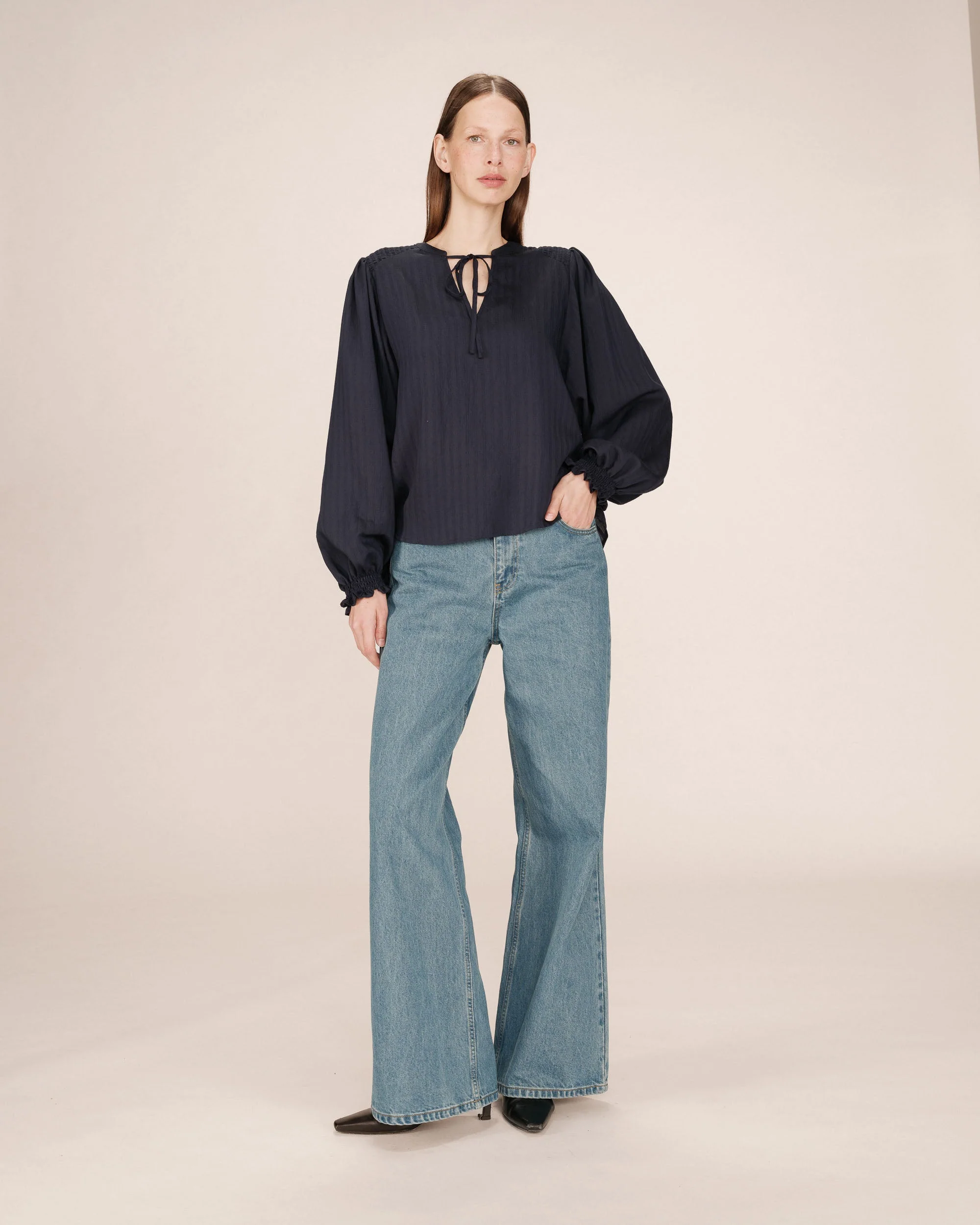 Blouse Col Noué Marine Serinda - Image 3