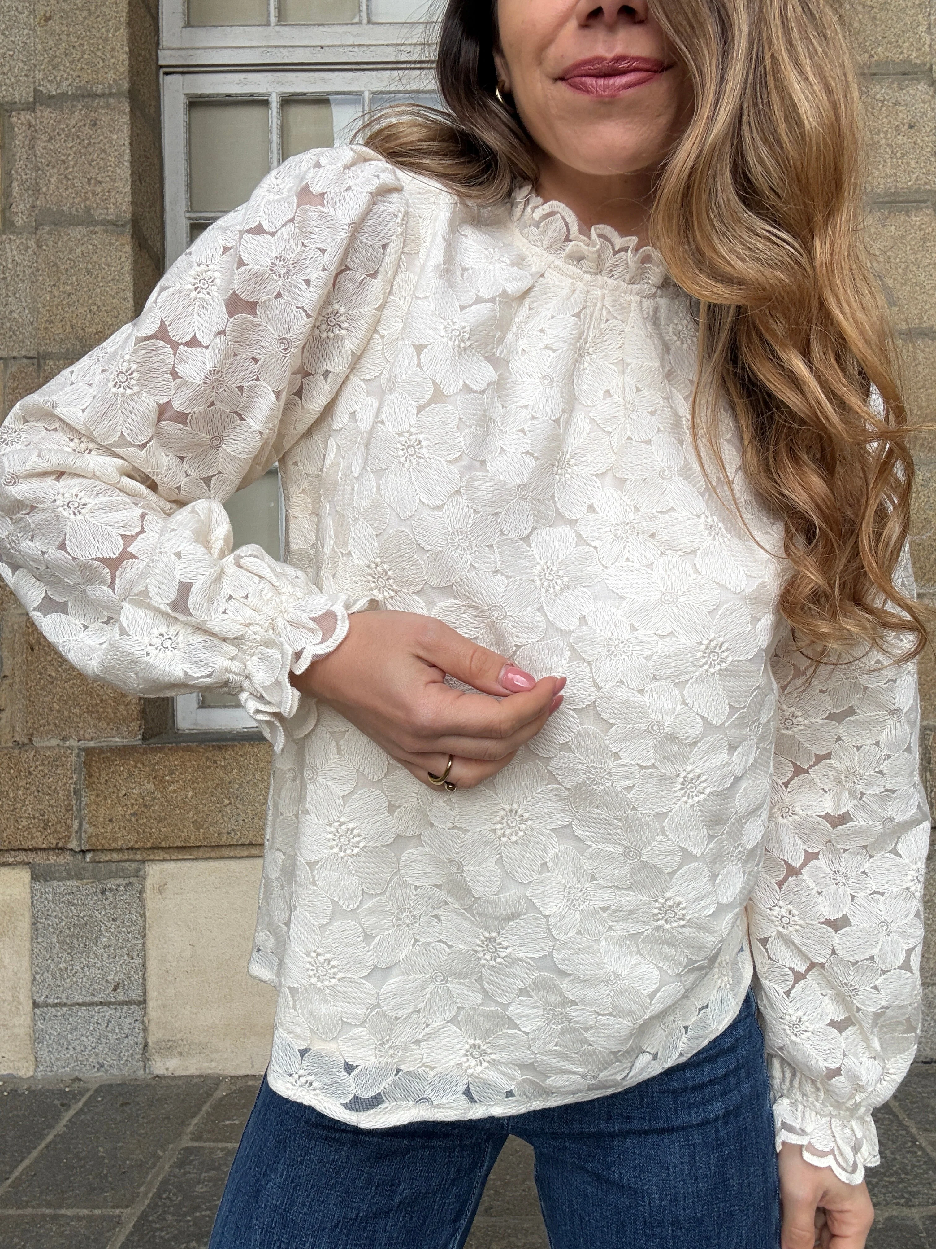 Blouse En Dentelle Écrue Alma - Image 12