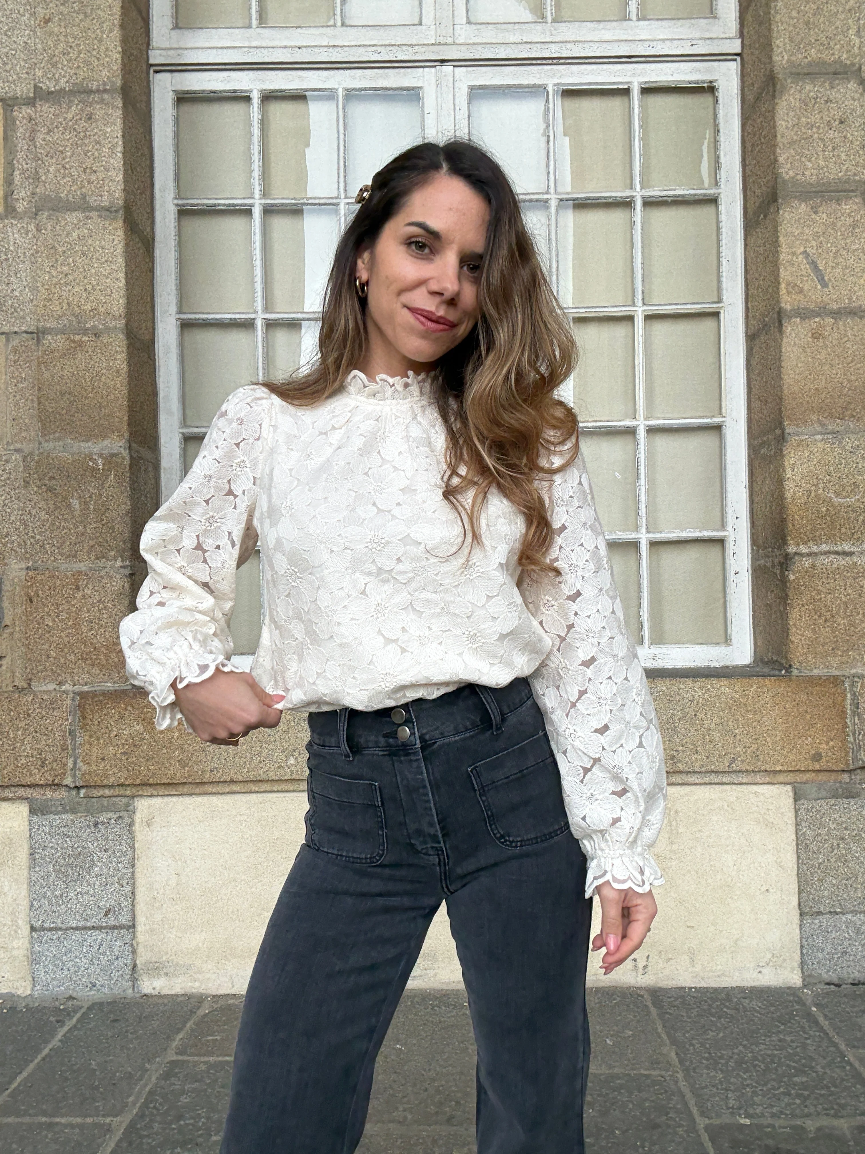 Blouse En Dentelle Écrue Alma - Image 13