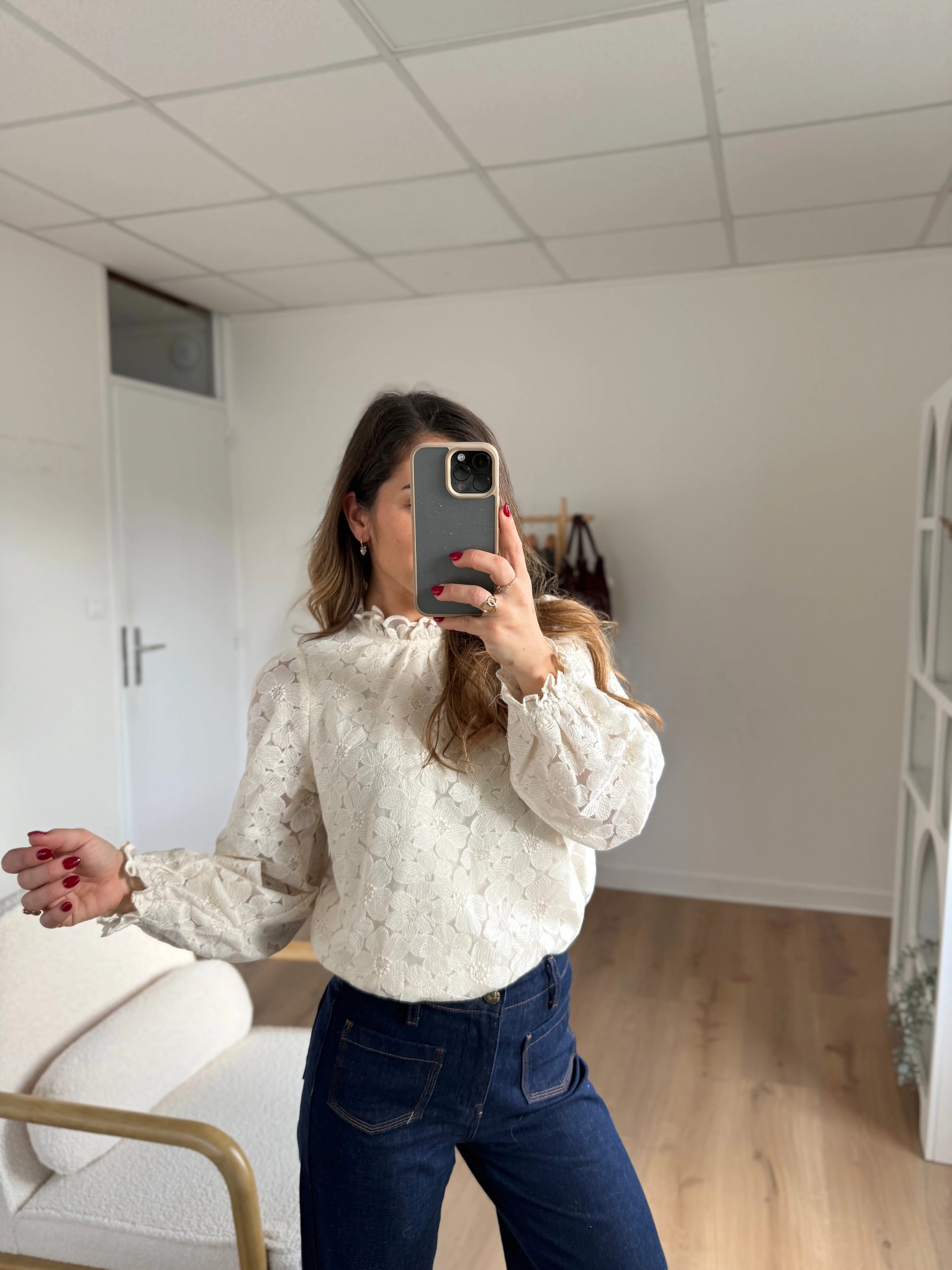 Blouse En Dentelle Écrue Alma - Image 15