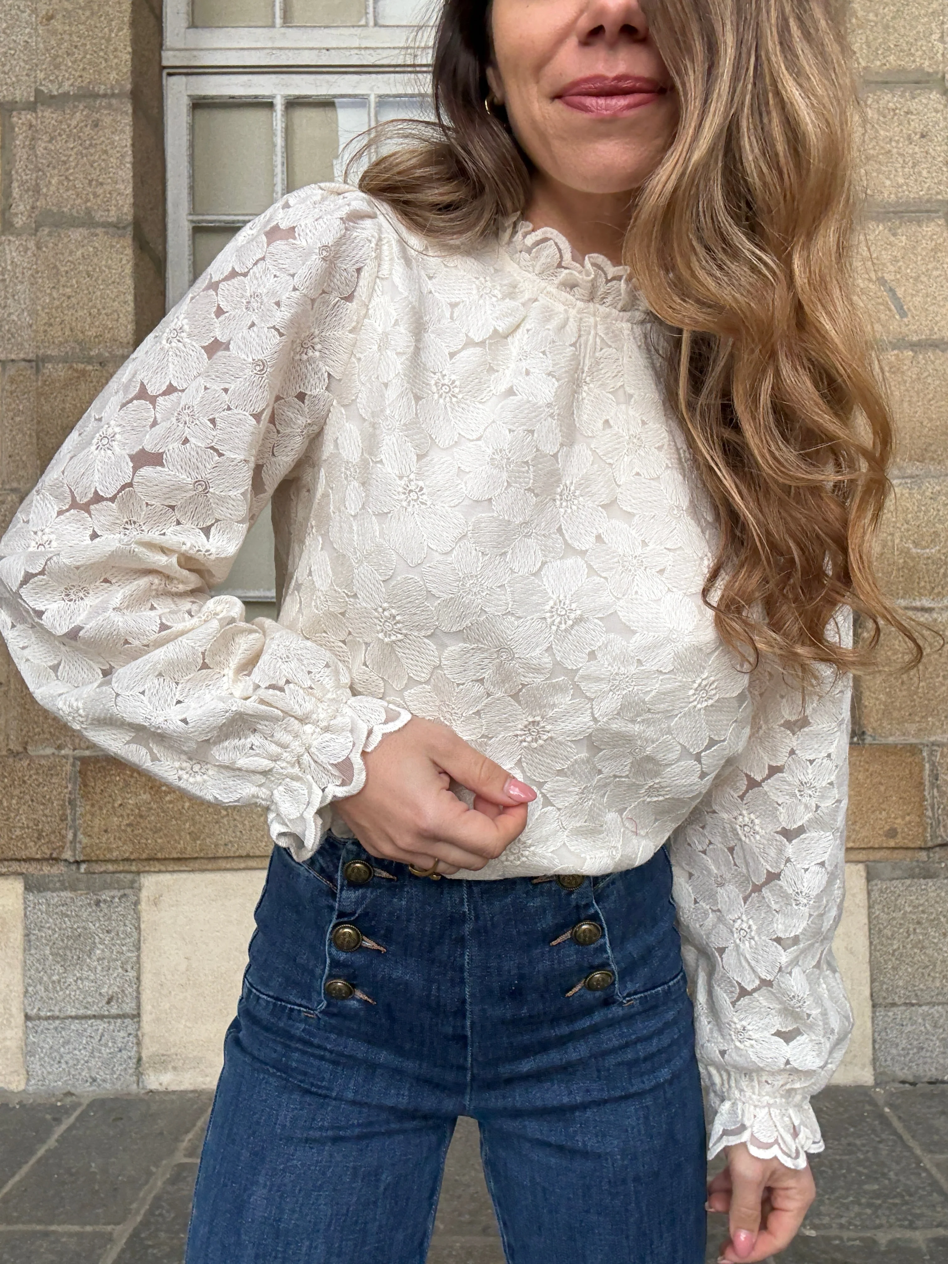 Blouse En Dentelle Écrue Alma - Image 2