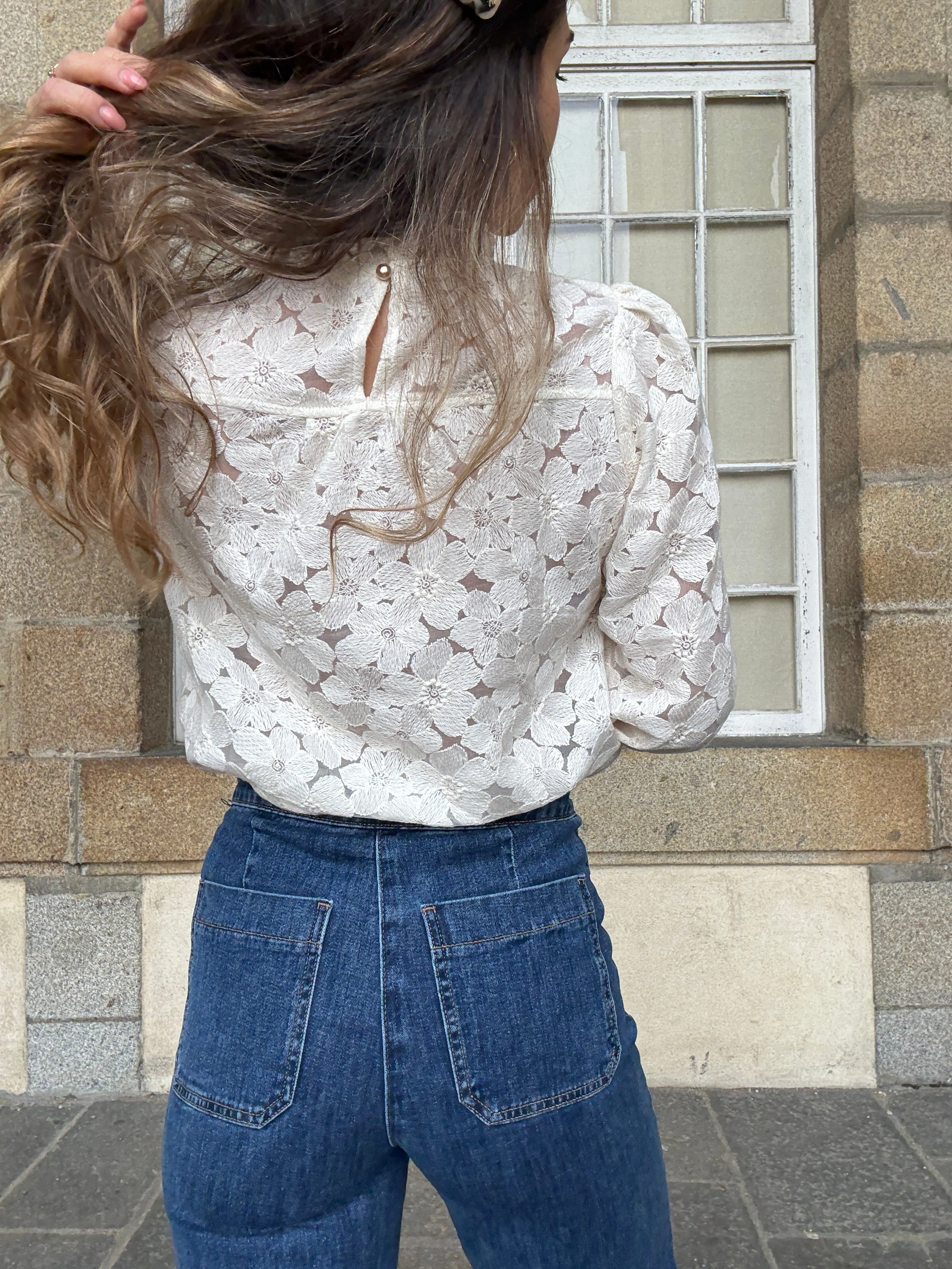 Blouse En Dentelle Écrue Alma - Image 9