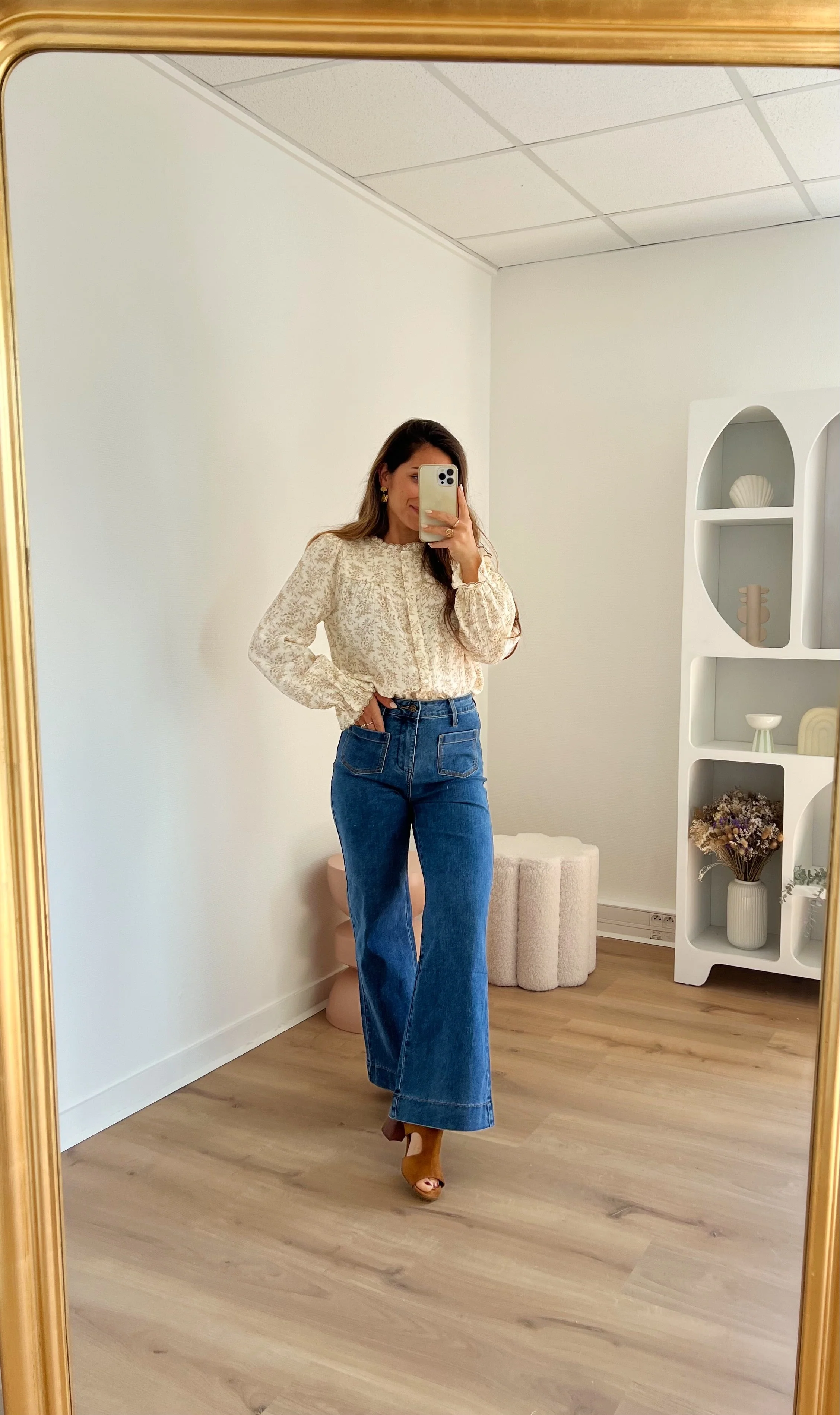 Blouse Fleurie Amélia Beige - Image 3