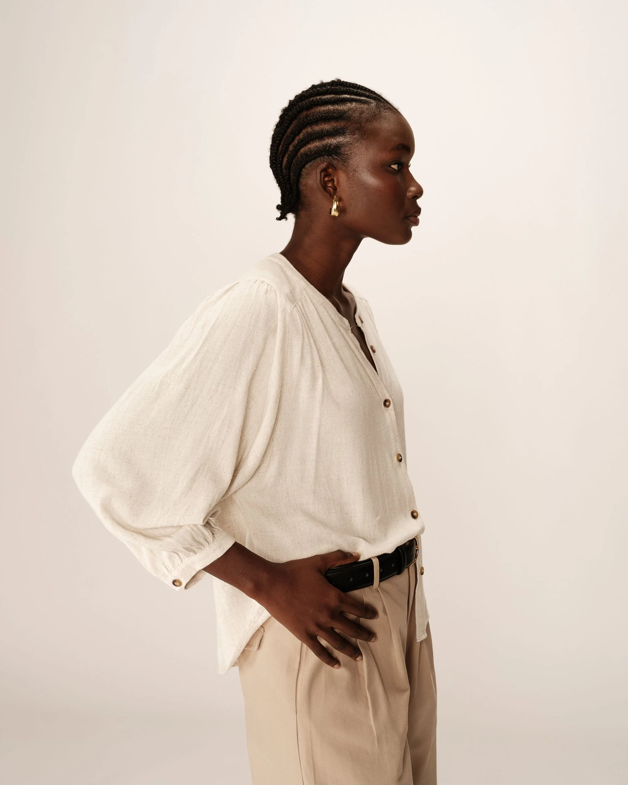 Blouse Portrait - Beige - Image 4