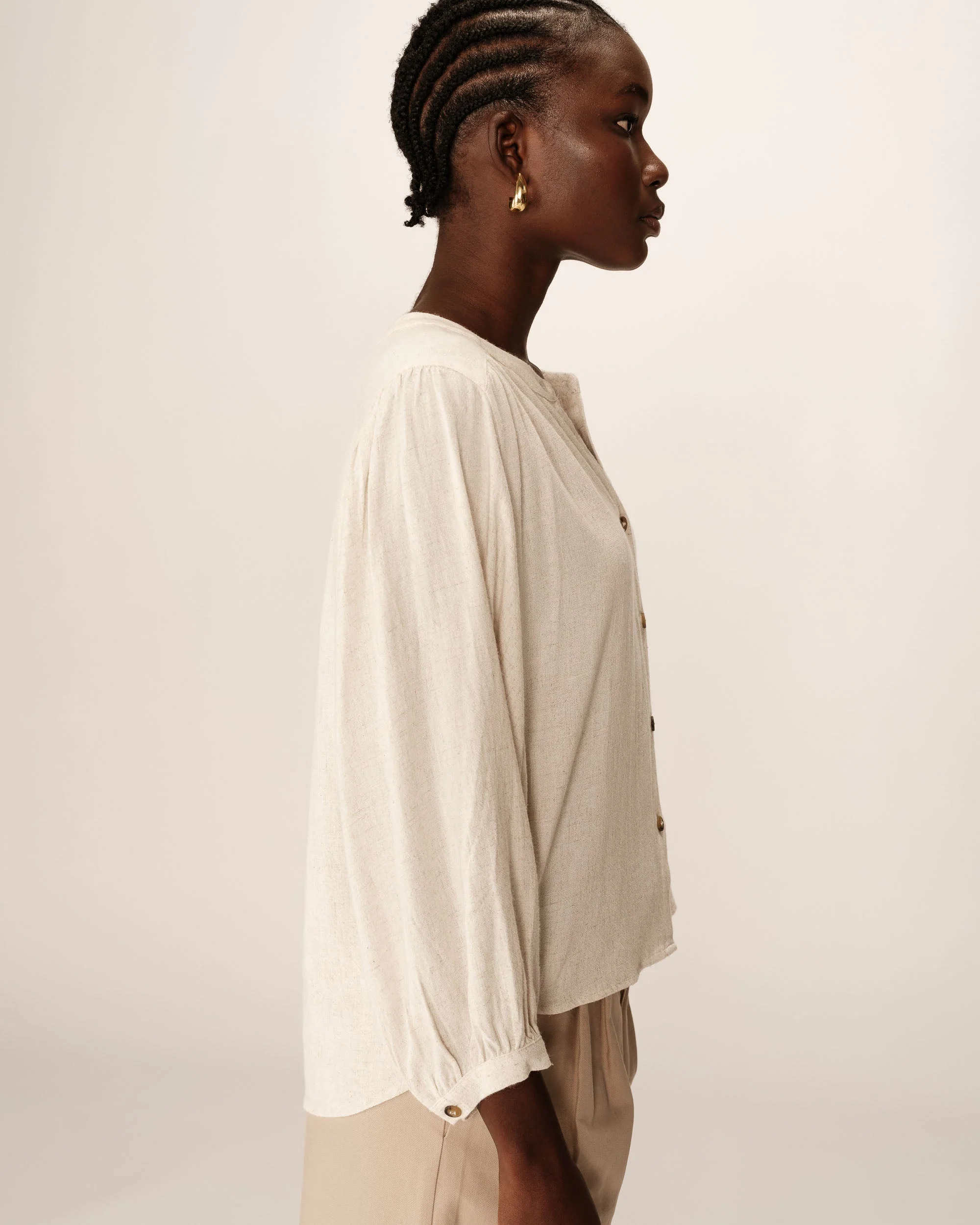 Blouse Portrait - Beige - Image 5
