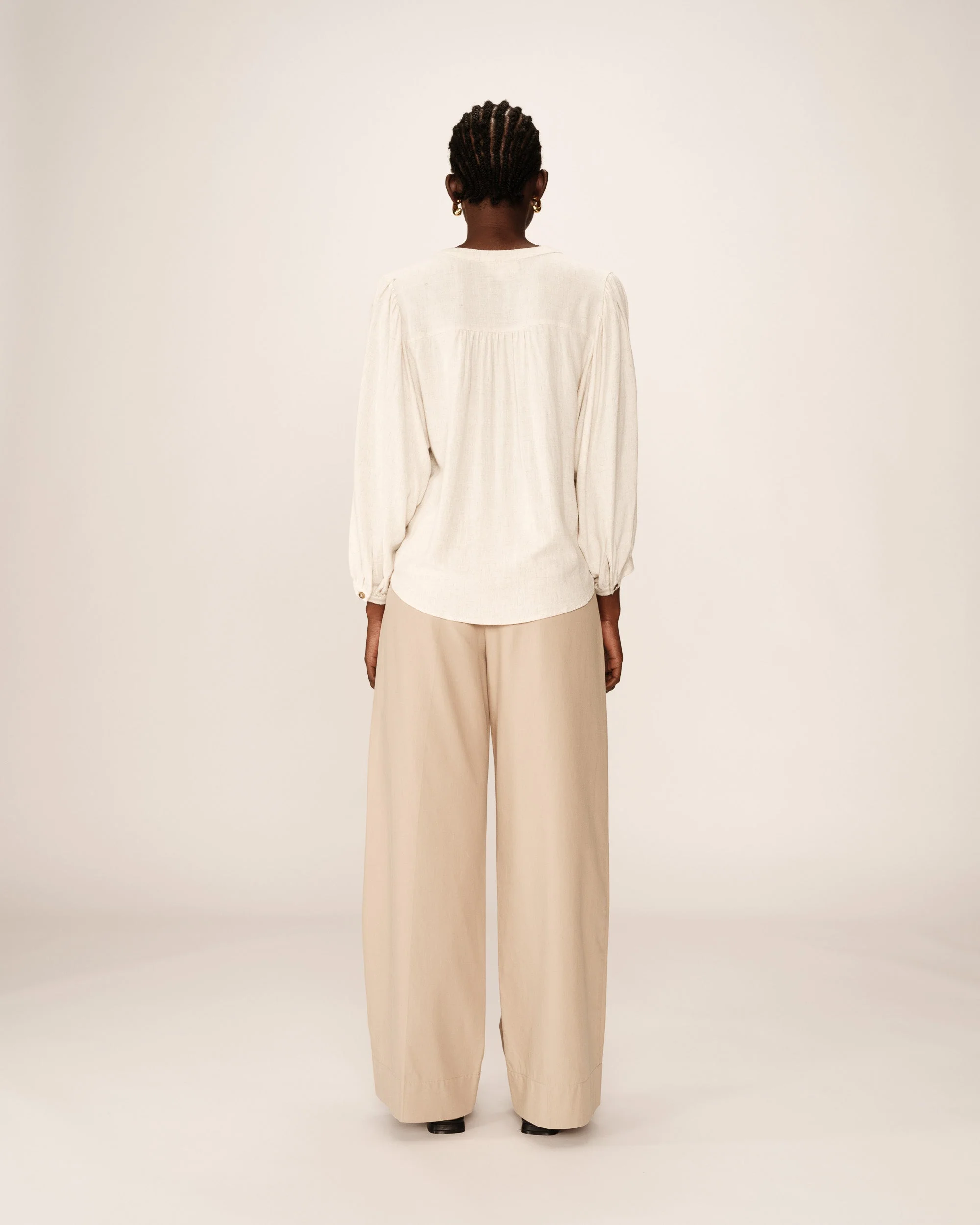 Blouse Portrait - Beige - Image 6