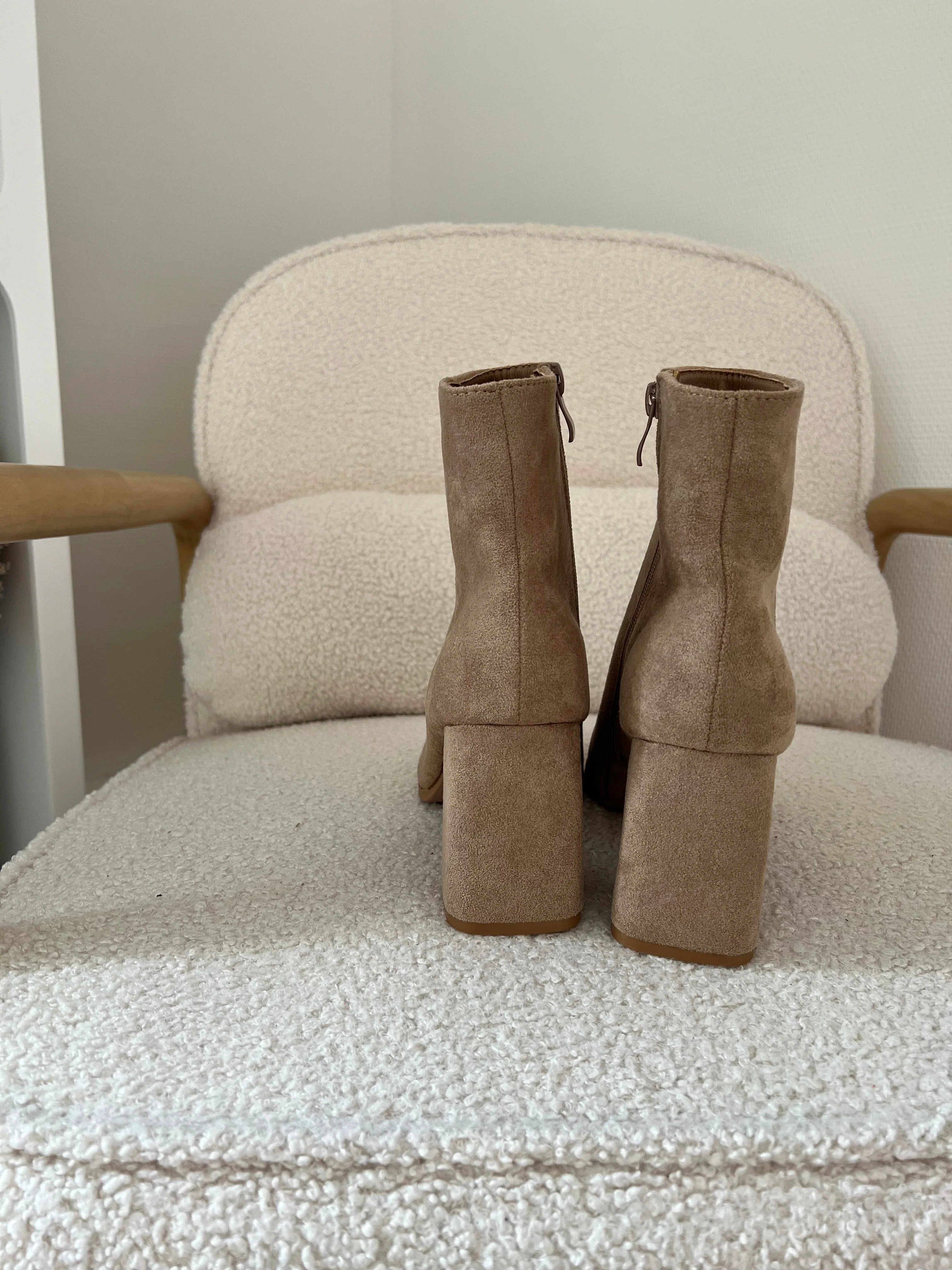 Bottines En Suédine Mia Beige - Image 5