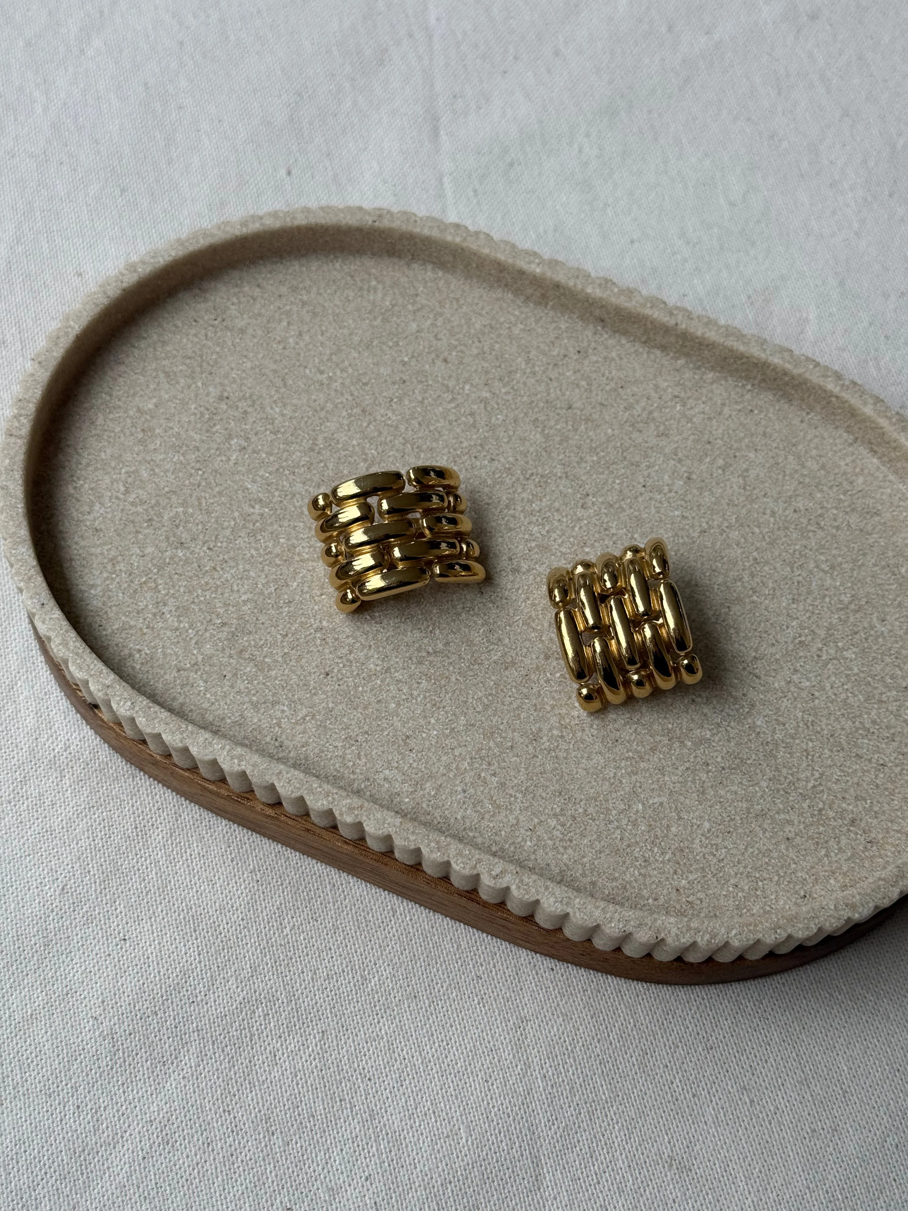 Boucles D’Oreilles Givenchy Vintage - Maillons Tressés Dorés - Image 2