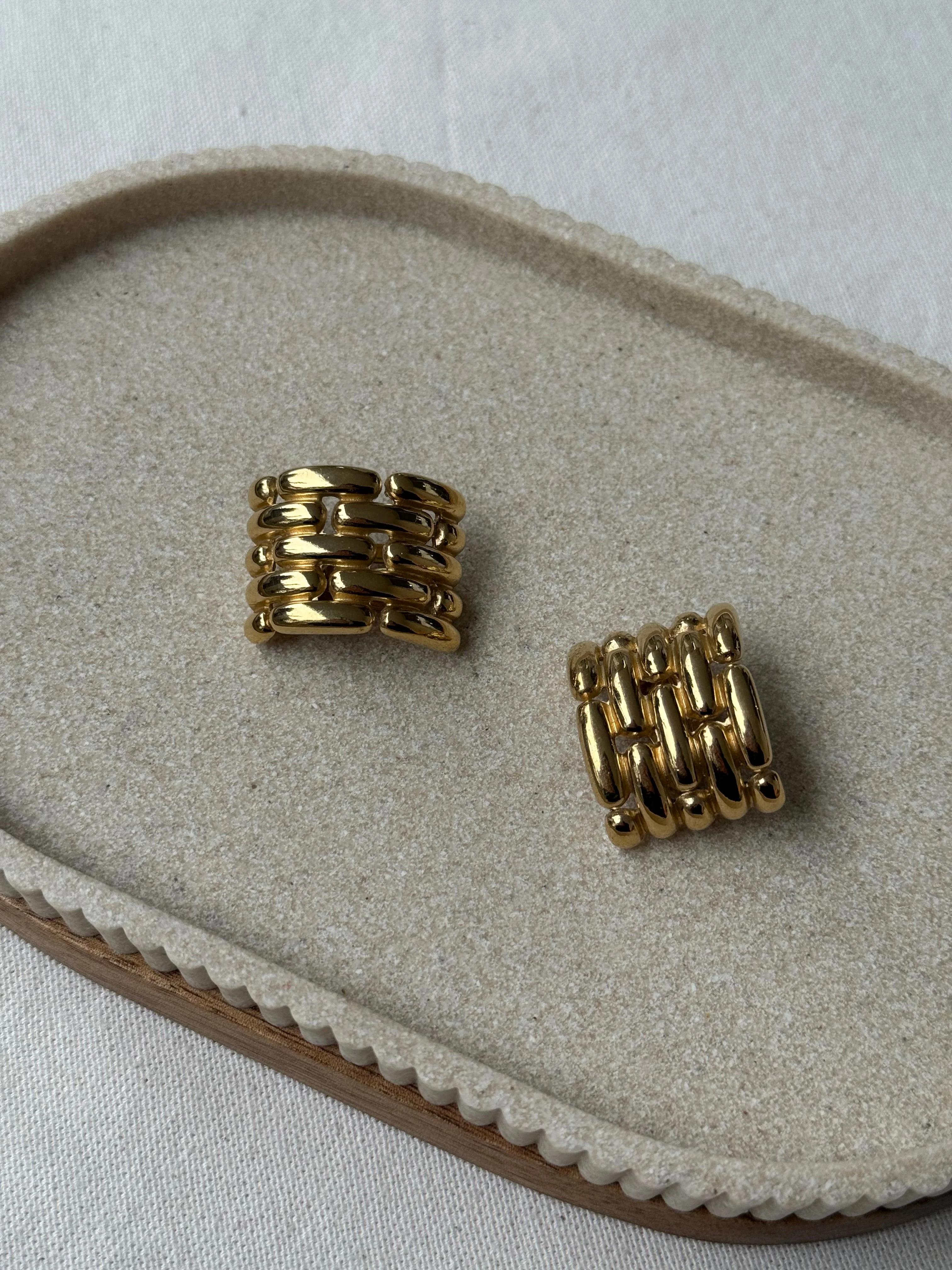 Boucles D’Oreilles Givenchy Vintage - Maillons Tressés Dorés - Image 3