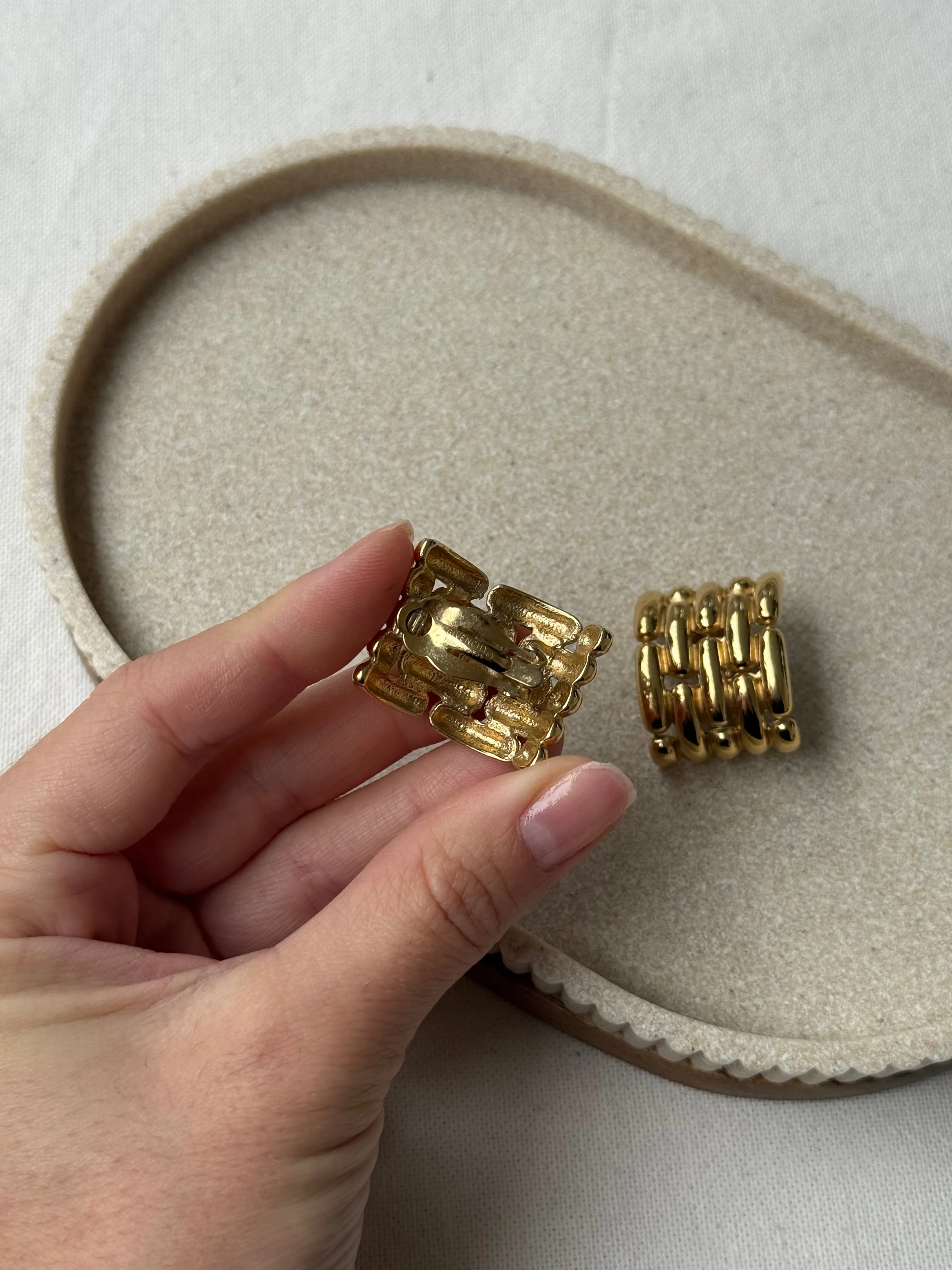 Boucles D’Oreilles Givenchy Vintage - Maillons Tressés Dorés - Image 5