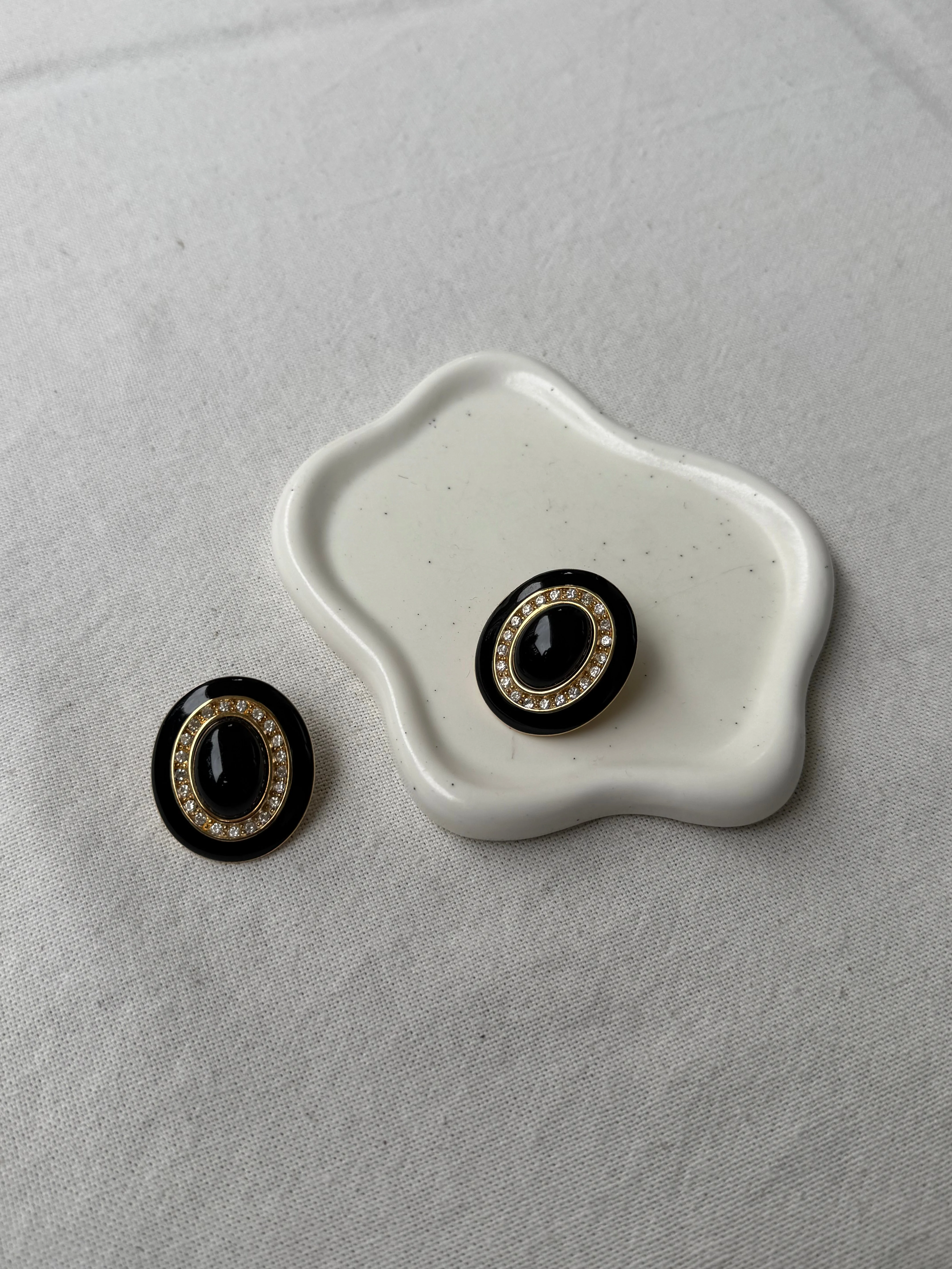Boucles D’Oreilles Monet Vintage - Cabochons Noirs - Image 2