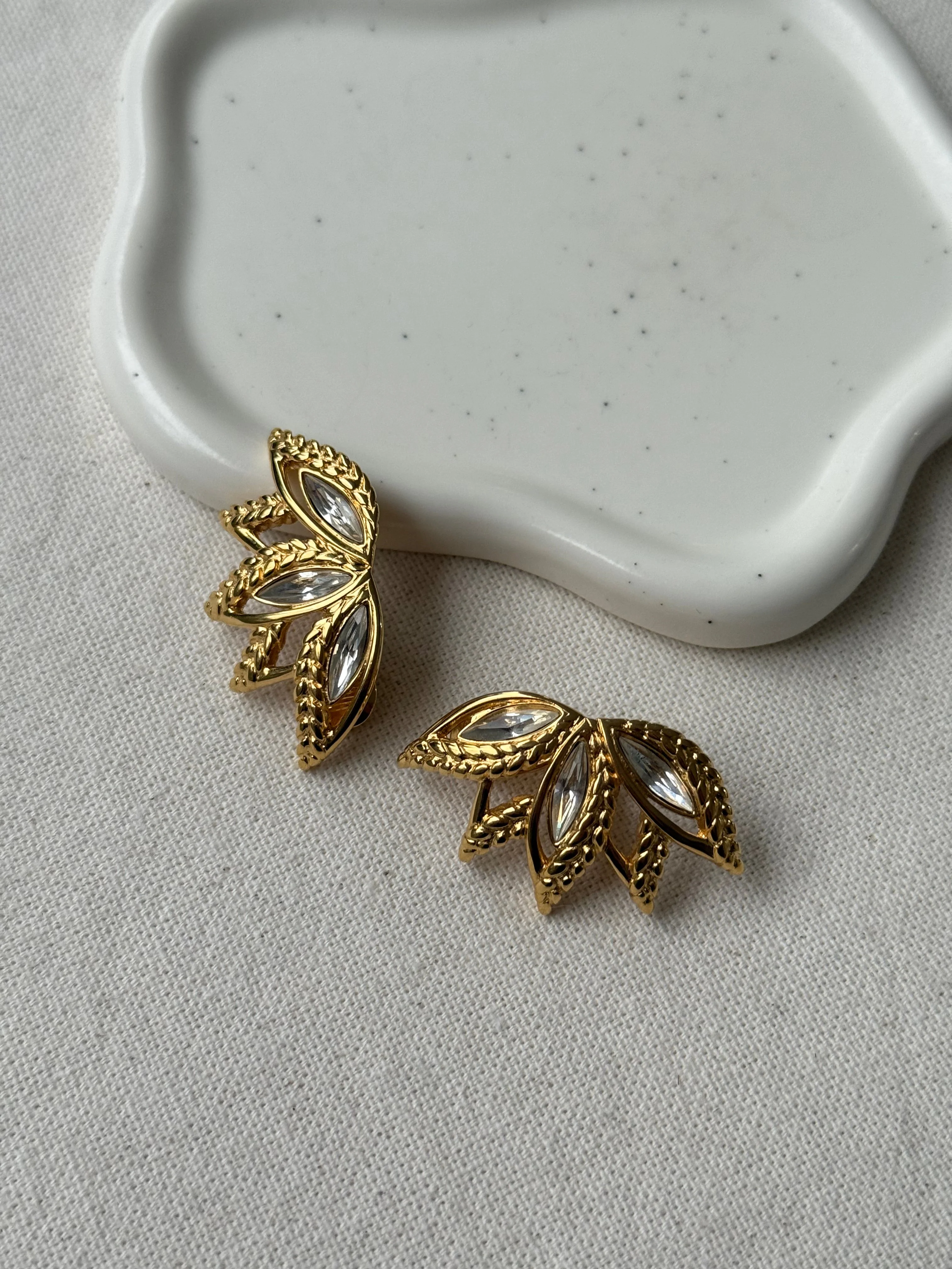 Boucles D’Oreilles Monet Vintage - Feuilles Dorées Et Strass Cristal - Image 3