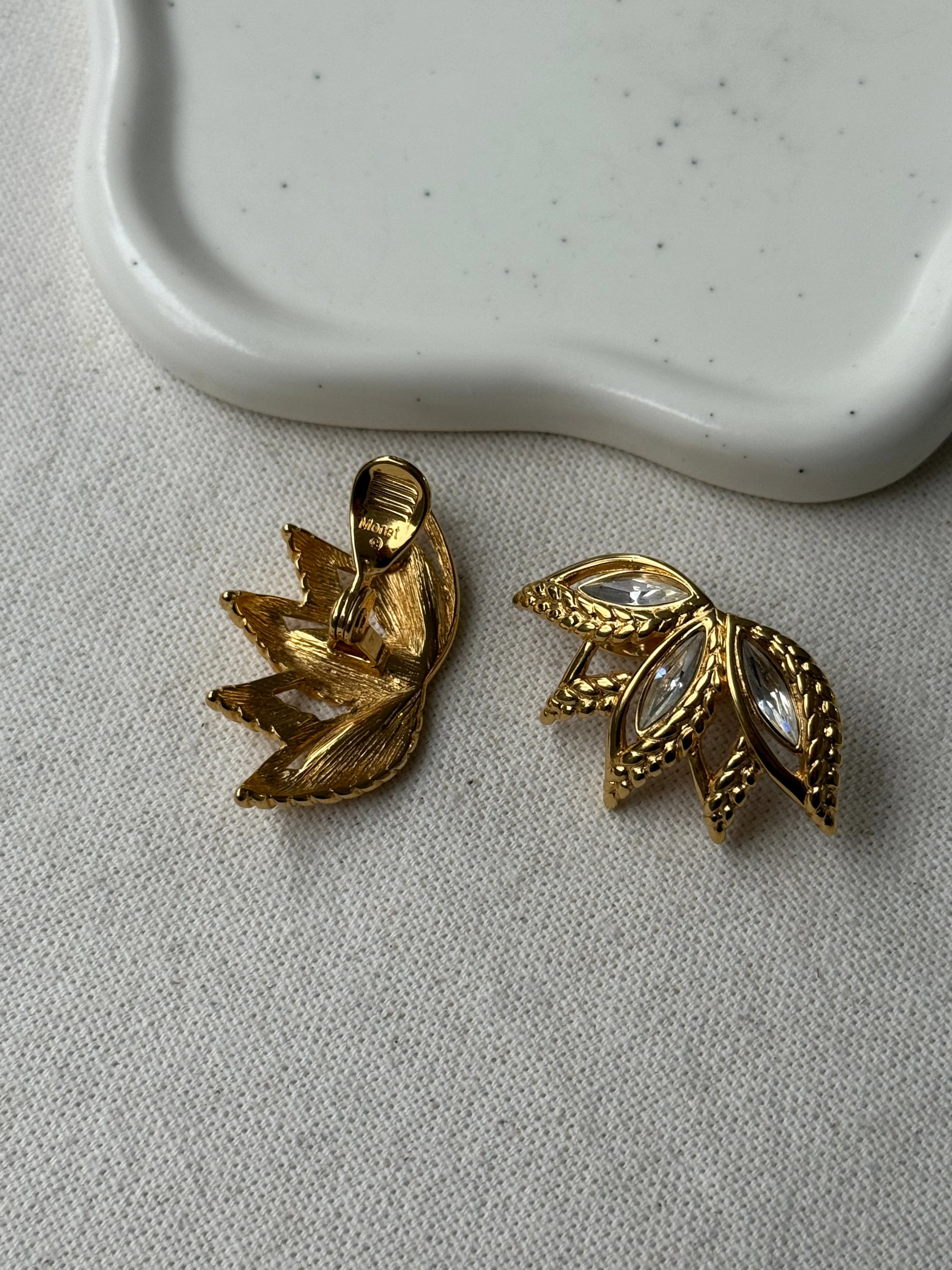 Boucles D’Oreilles Monet Vintage - Feuilles Dorées Et Strass Cristal - Image 4