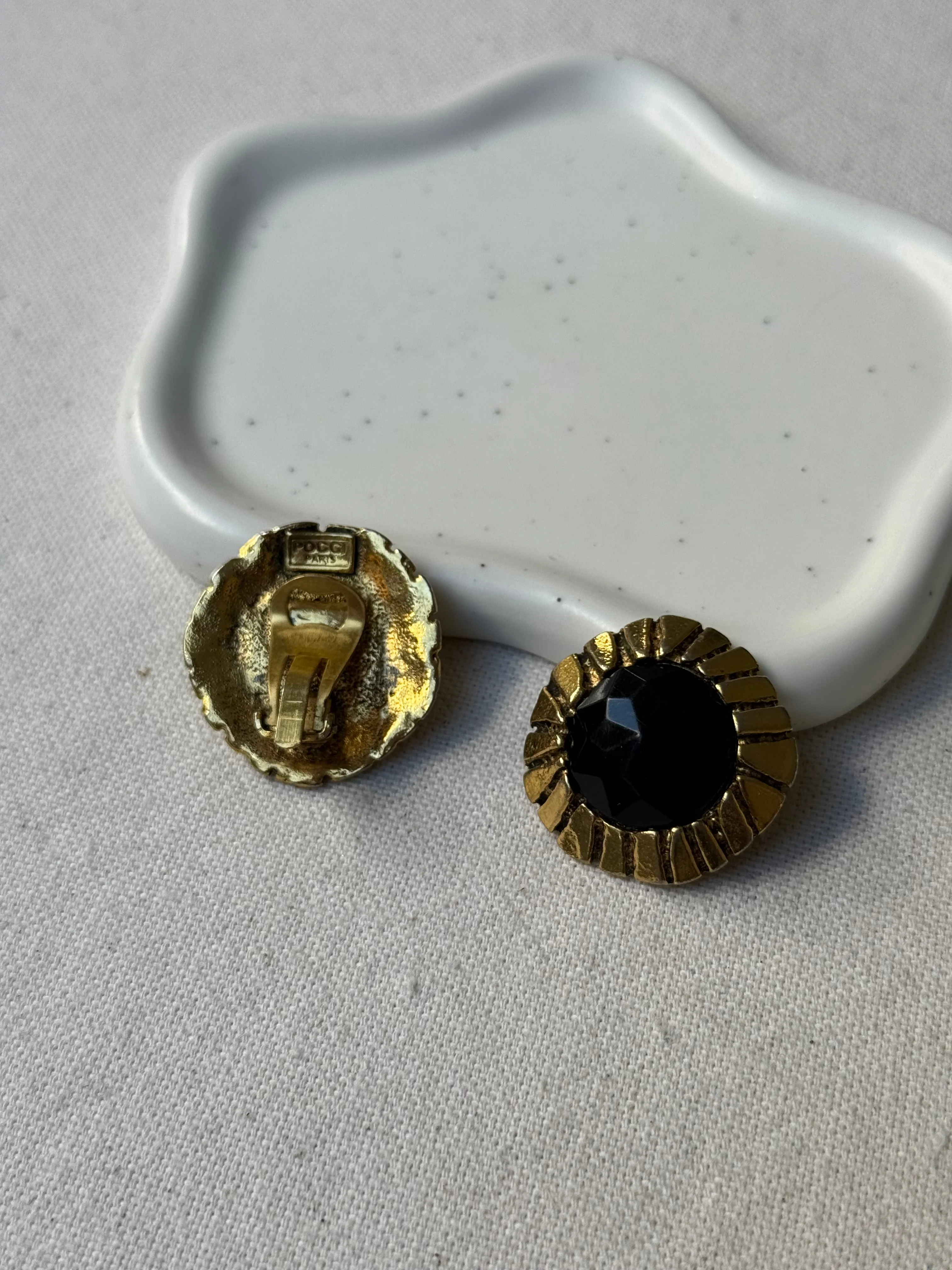 Boucles D’Oreilles Poggi Vintage - Rondes Dorées Et Cabochons Noirs - Image 4
