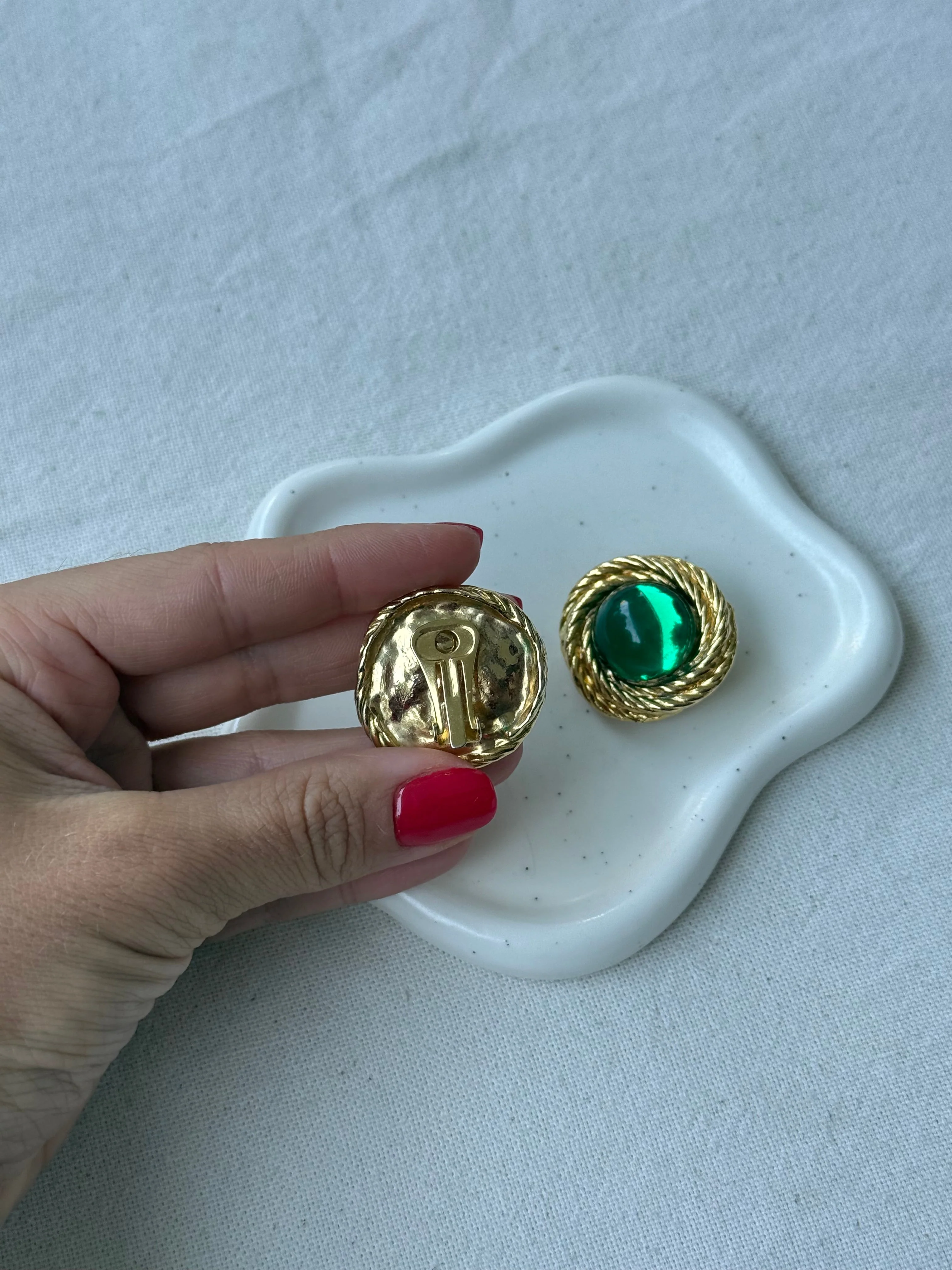 Boucles D’Oreilles Vintage - Cabochons Verts Et Monture Dorée - Image 4