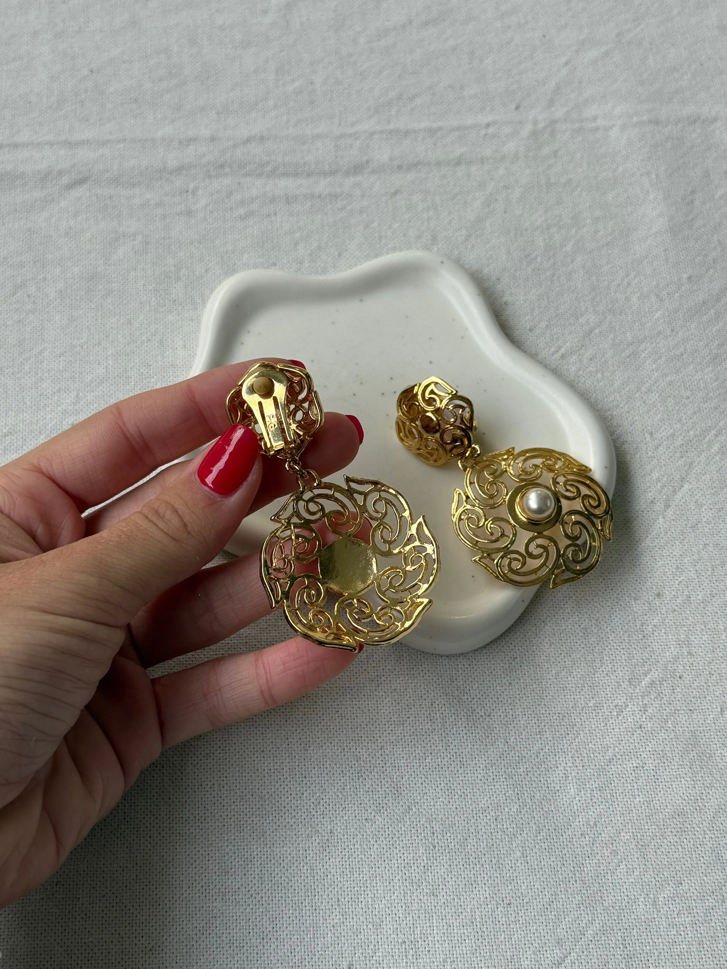 Boucles D’Oreilles Vintage - Pendantes Arabesques Et Perles - Image 5