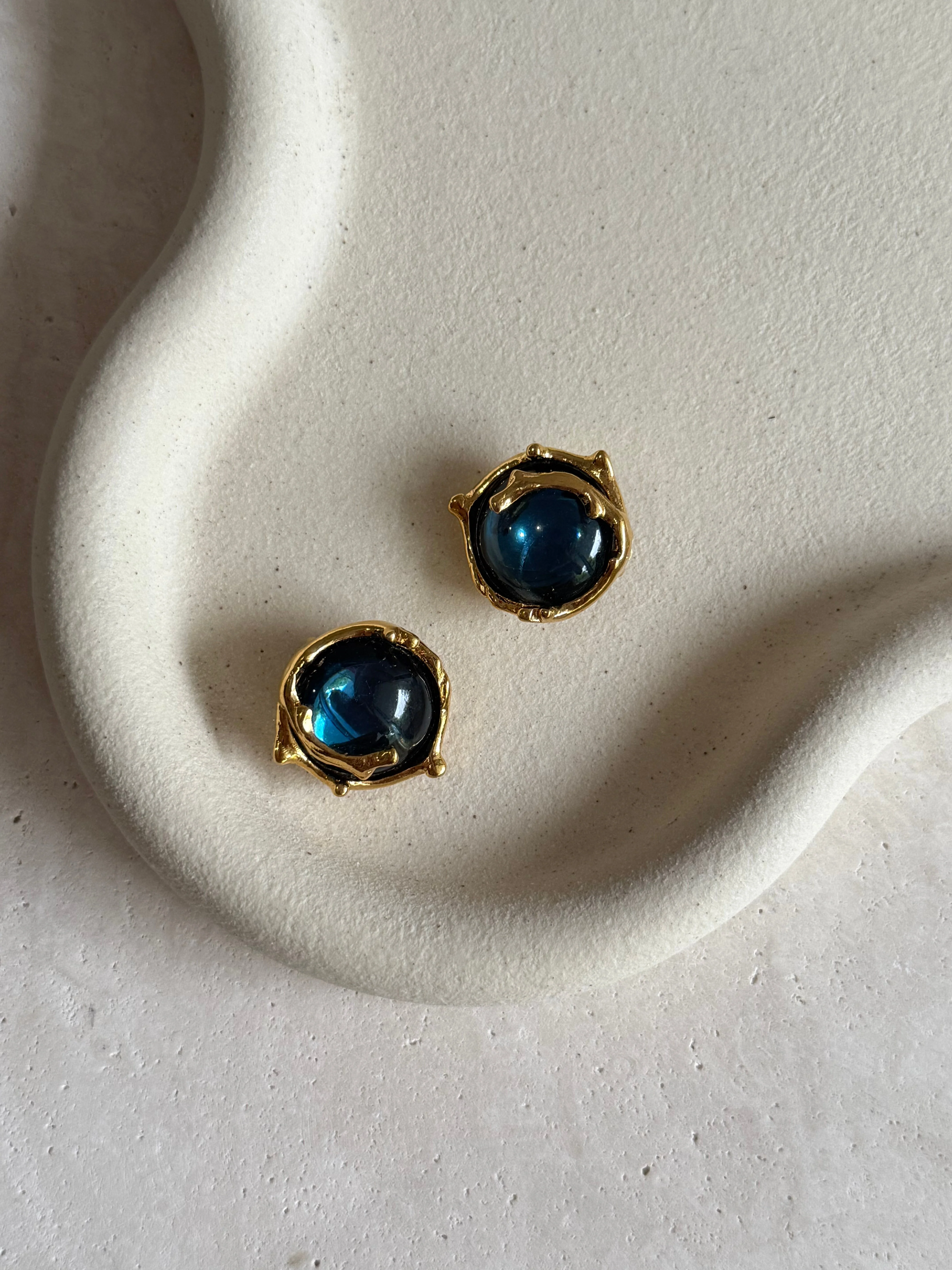 Yves Saint Laurent - Boucles D’Oreilles Vintage - Cabochons Bleus Résine - Image 2