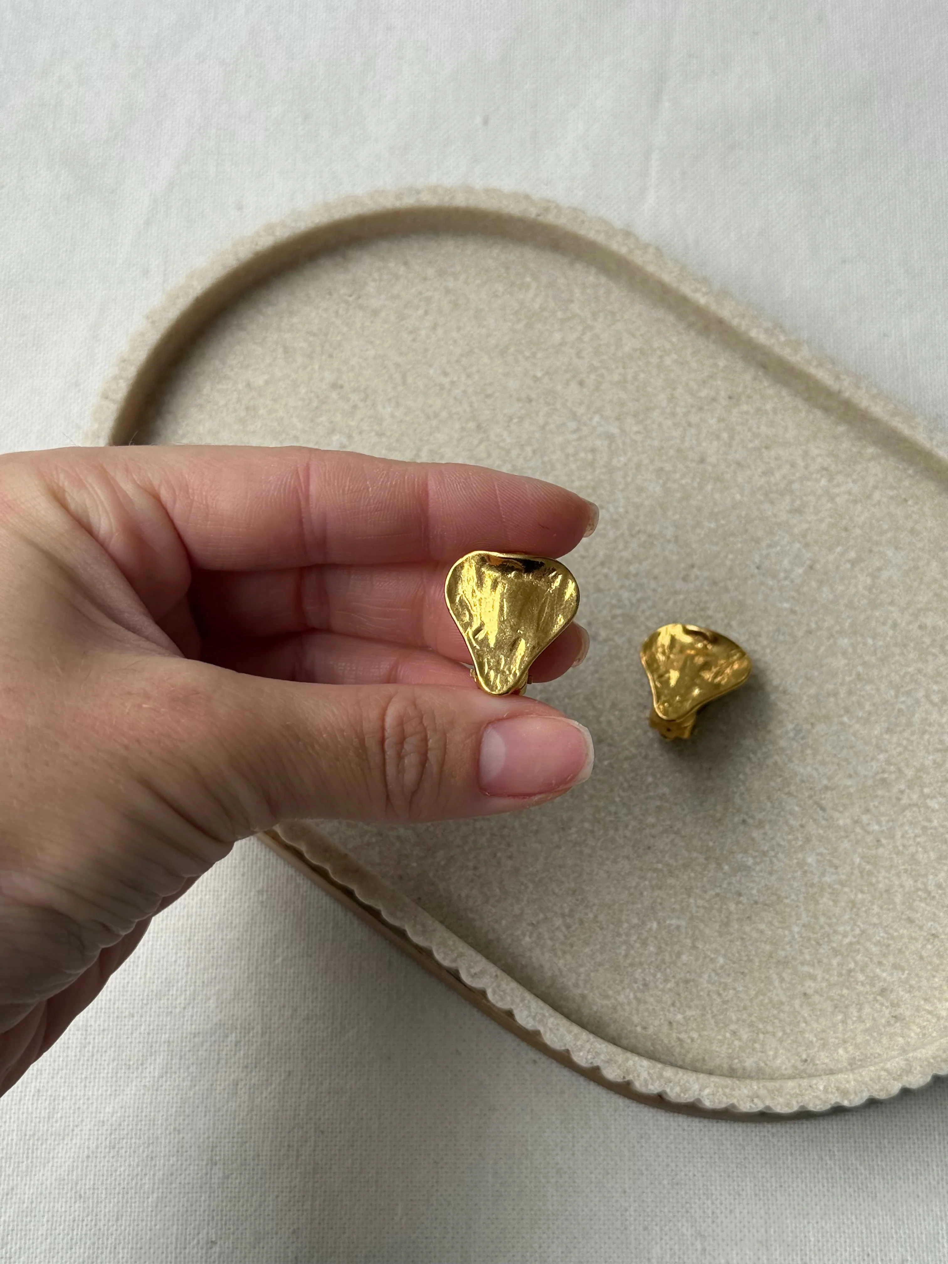 Boucles D’Oreilles Ysl Vintage - Petits Cœurs Dorés - Image 4