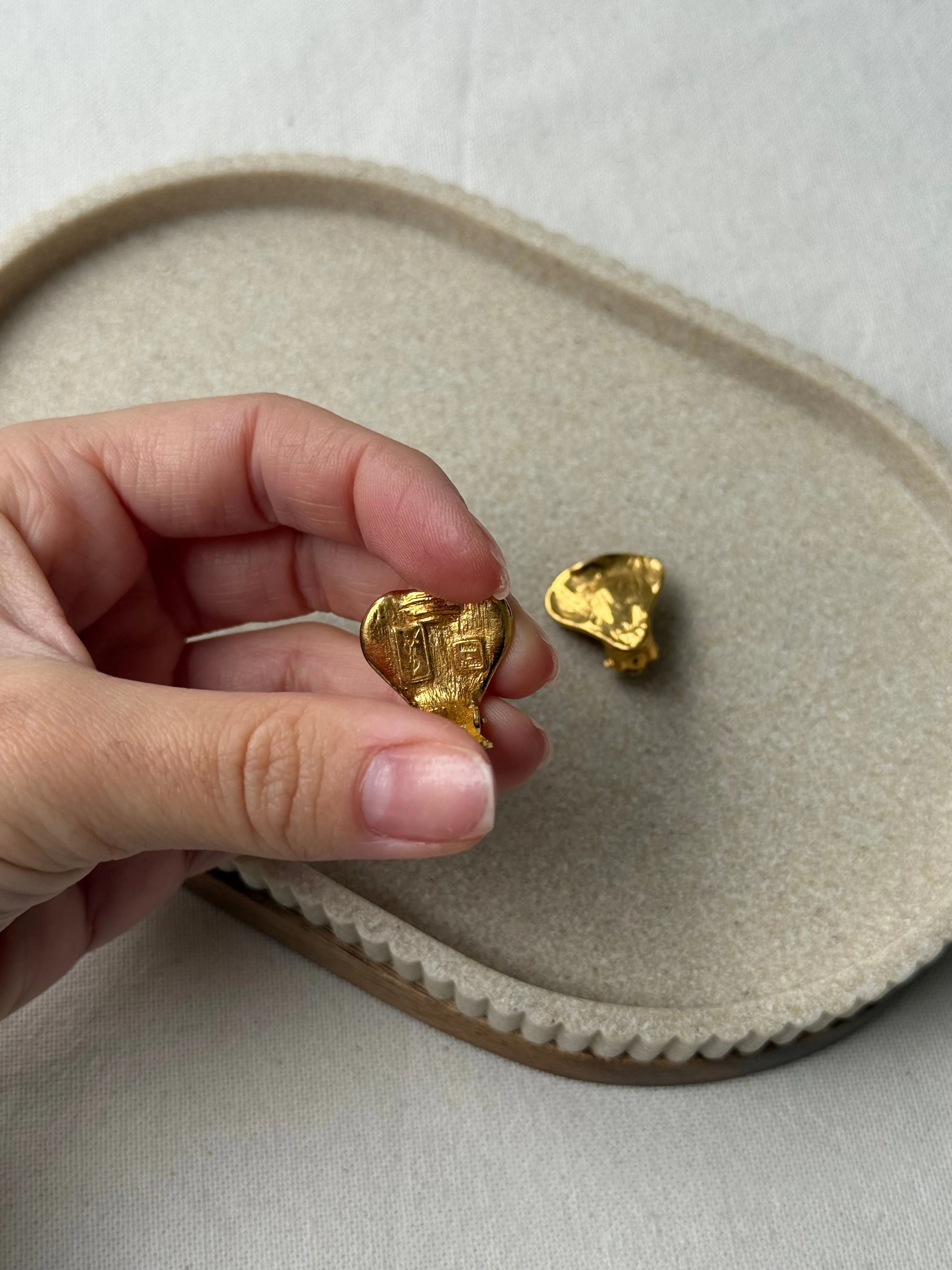 Boucles D’Oreilles Ysl Vintage - Petits Cœurs Dorés - Image 5