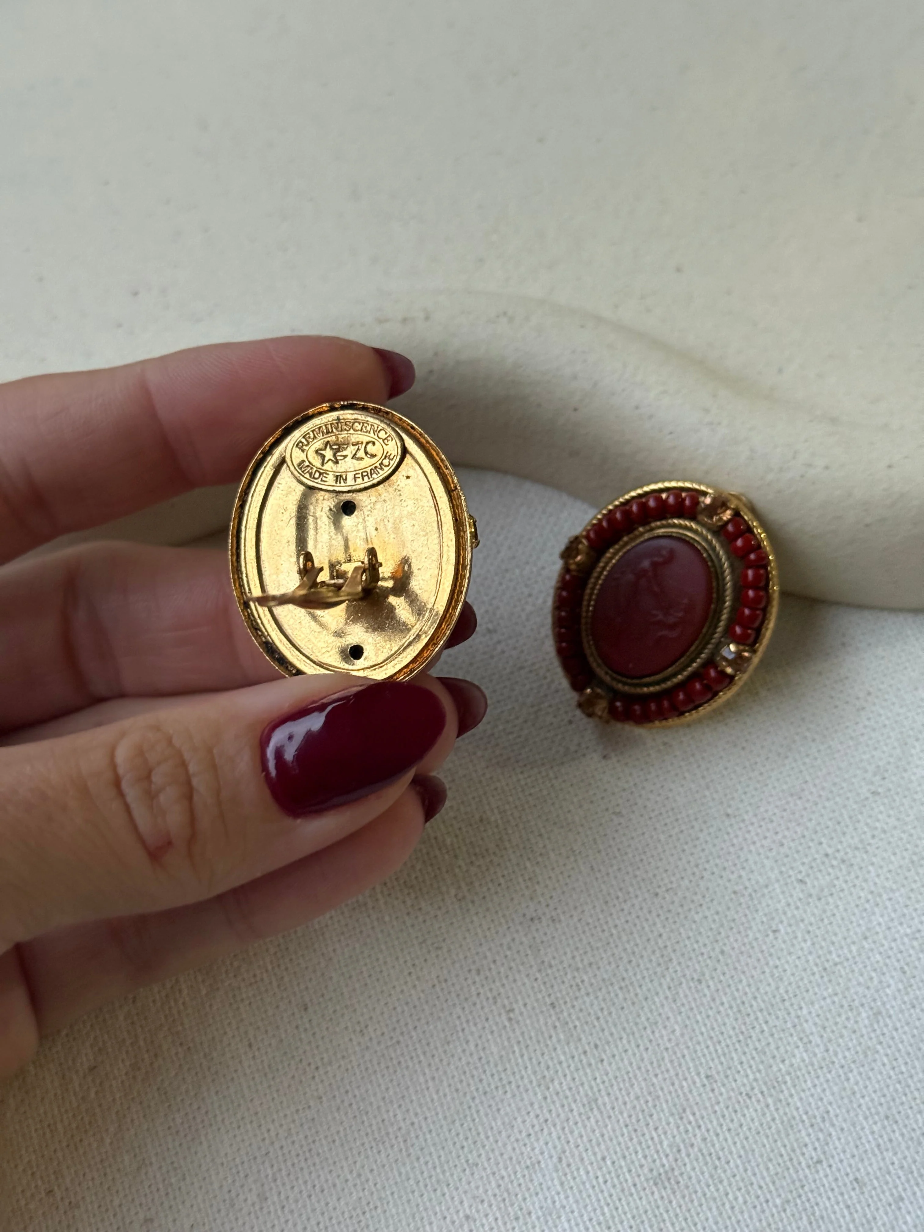 Zoé Coste - Boucles D’Oreilles Pour Réminiscence Vintage - Camées Bordeaux - Image 4