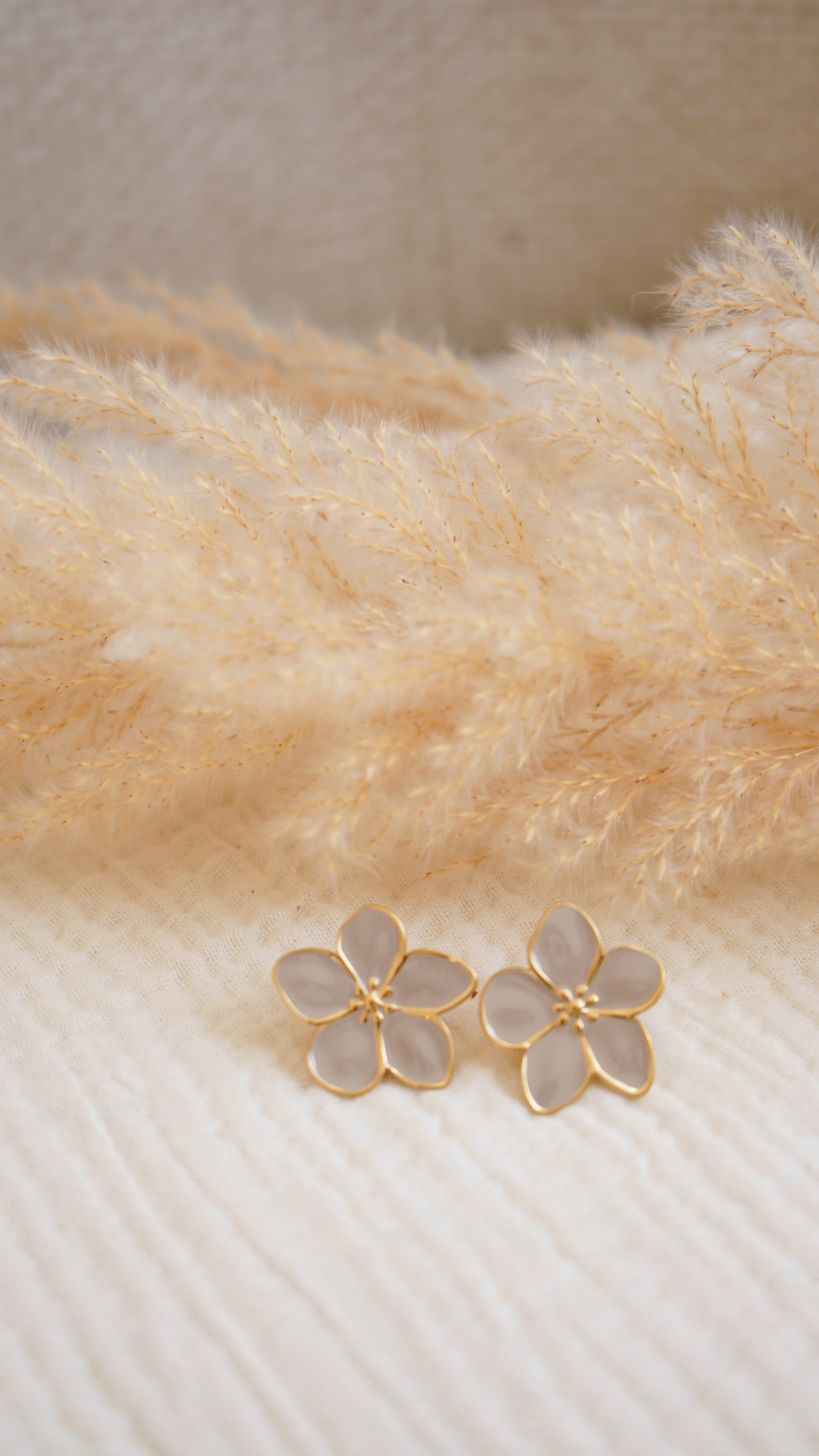 Boucles D'Oreille Bloom Taupe - Image 3