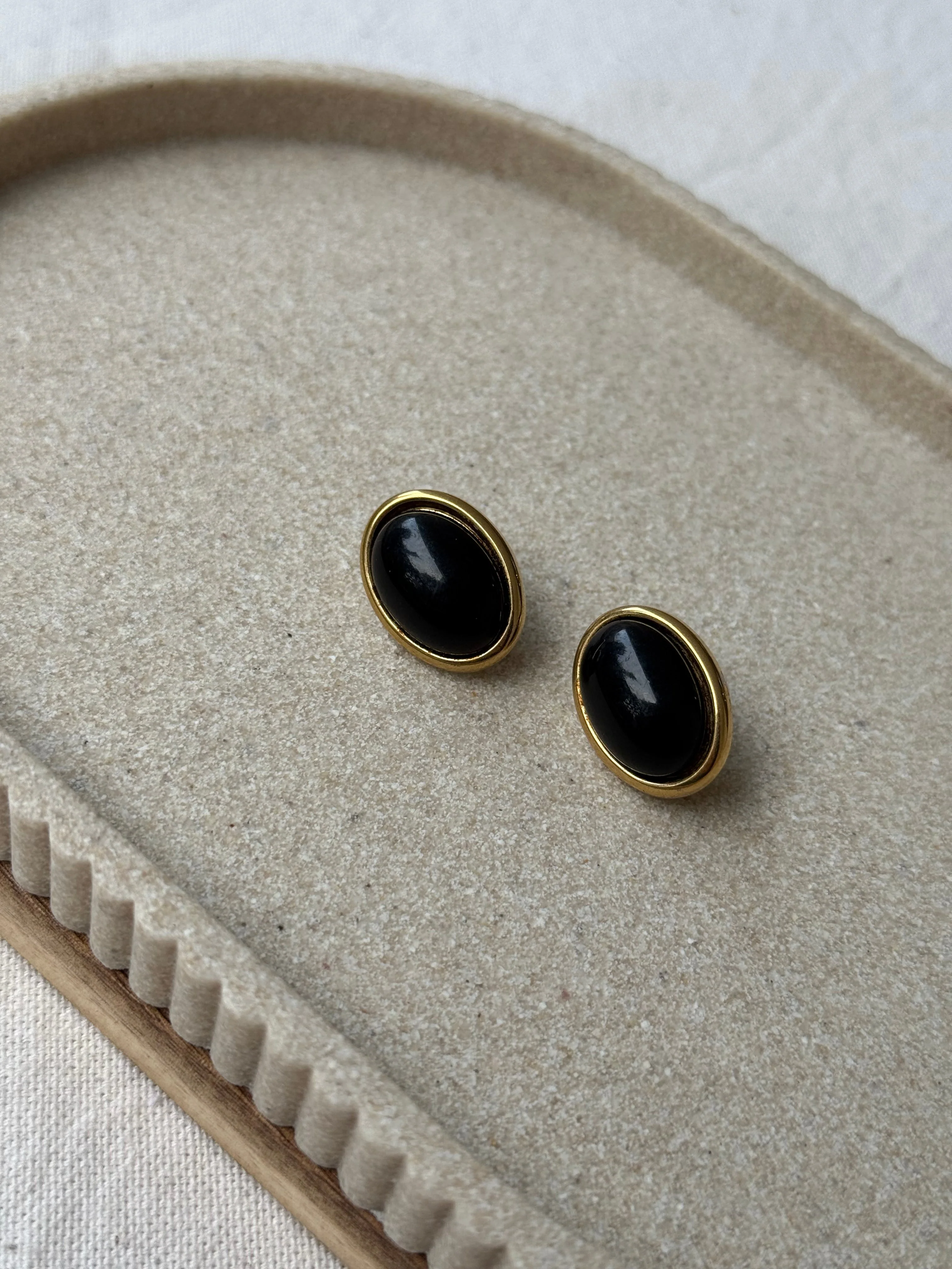 Boucles D'Oreilles Trifari Vintage - Ovales Cabochon Noir (Oreilles Percées) - Image 3