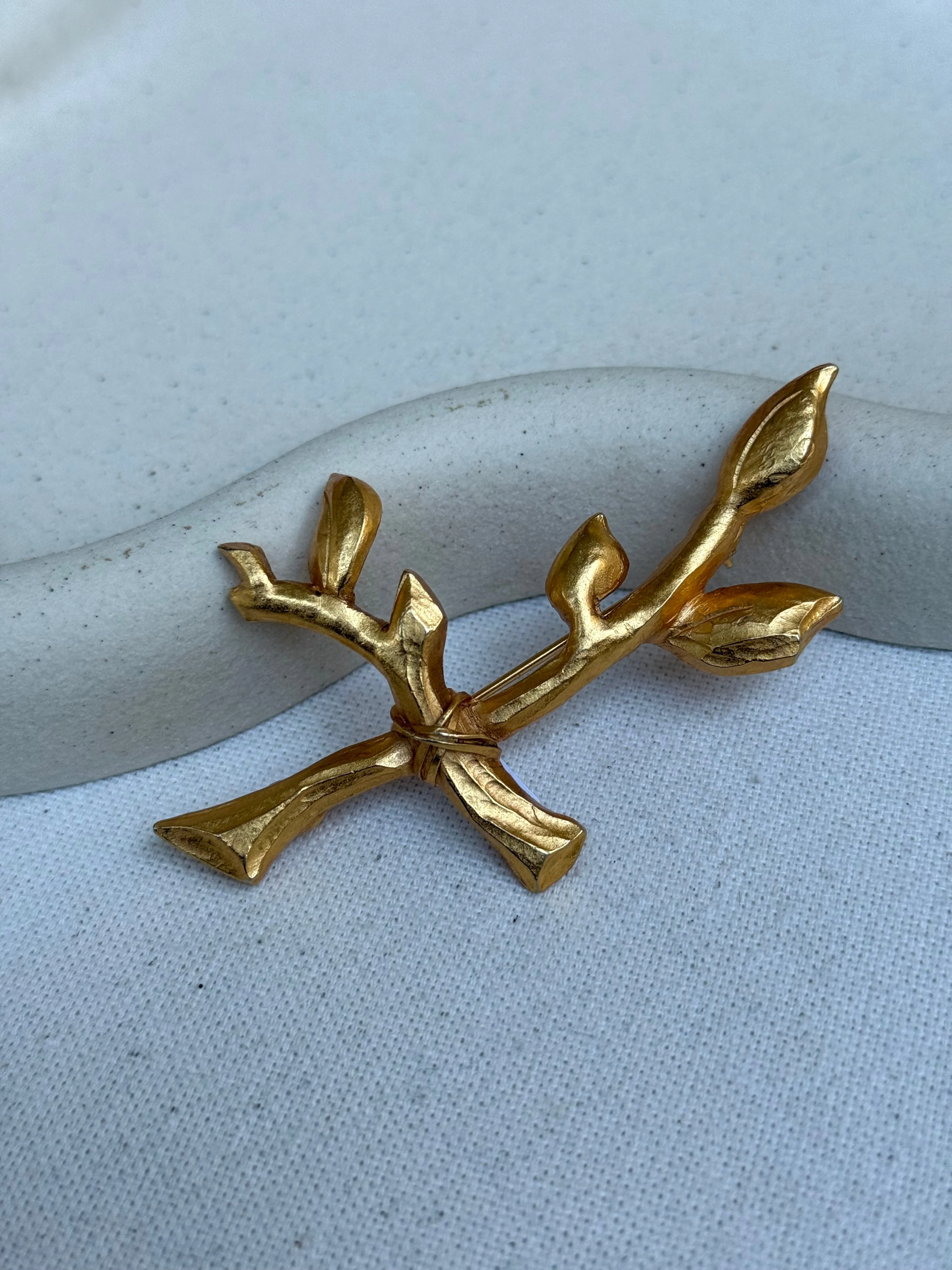 Broche Antigona Vintage - Feuilles Dorées - Image 3