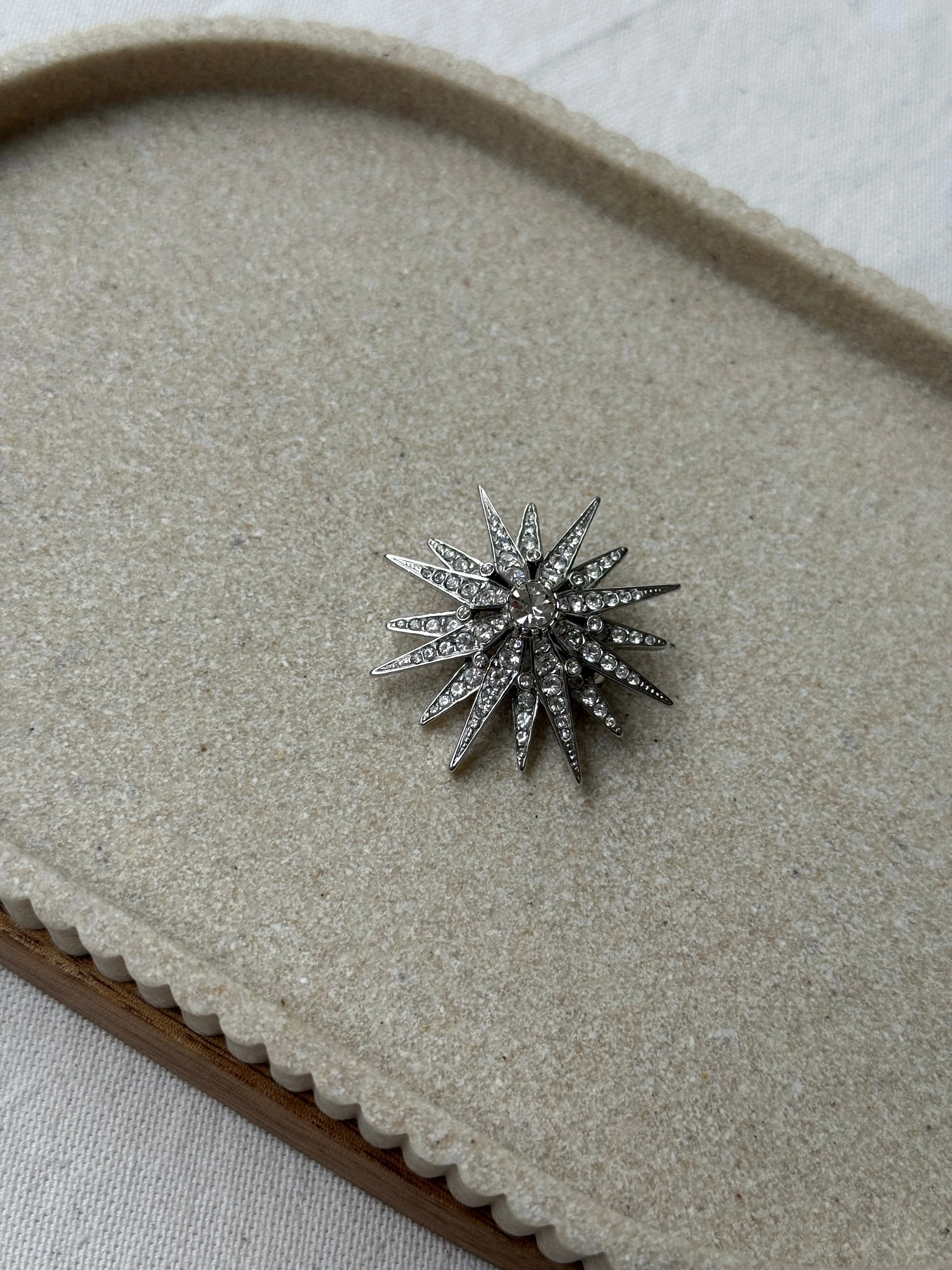 Broche Attwood & Sawyer Vintage - Étoile Scintillante Argentée - Image 3