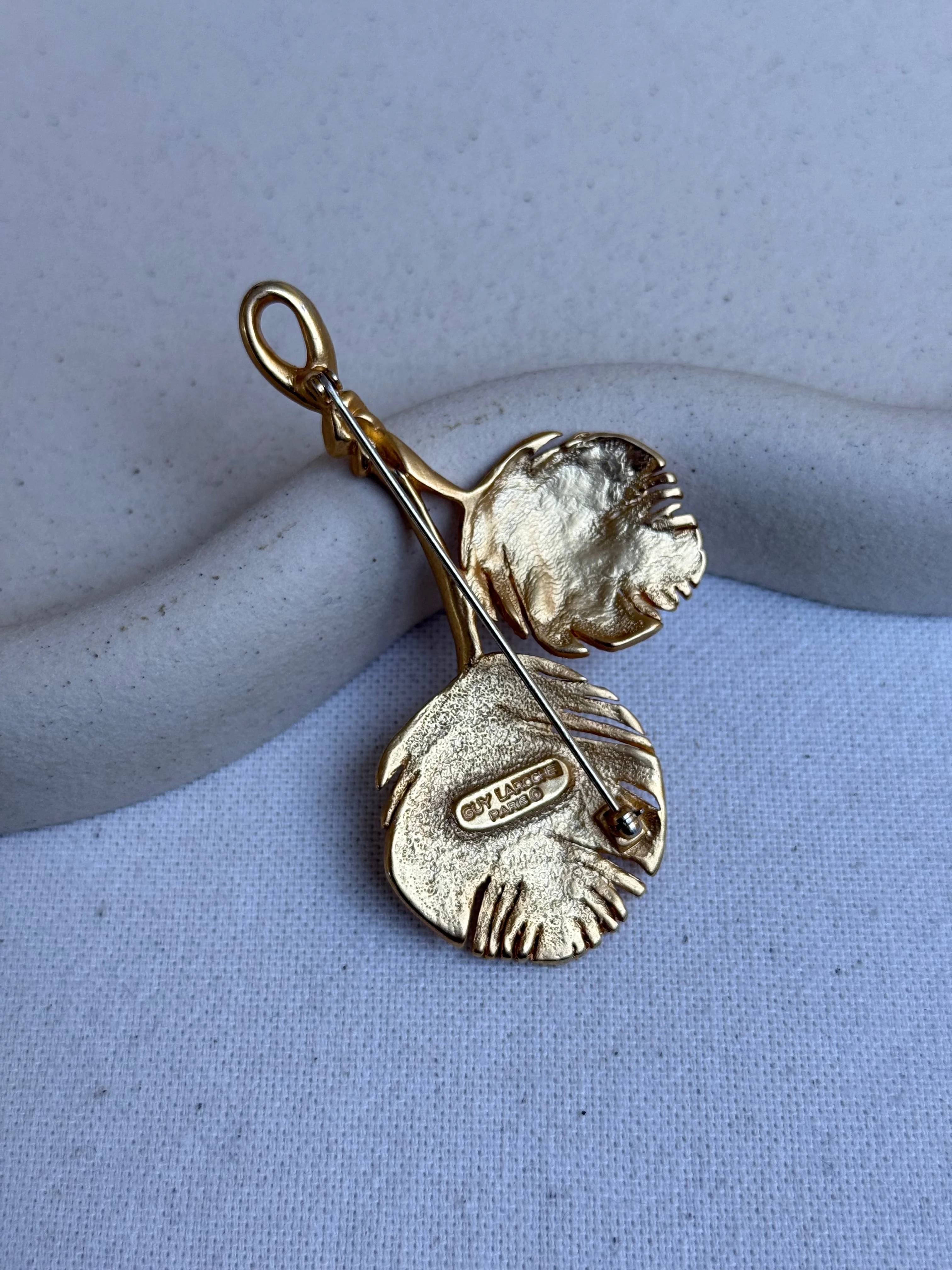 Broche Guy Laroche Vintage - Feuilles Dorées Entrelacées - Image 4