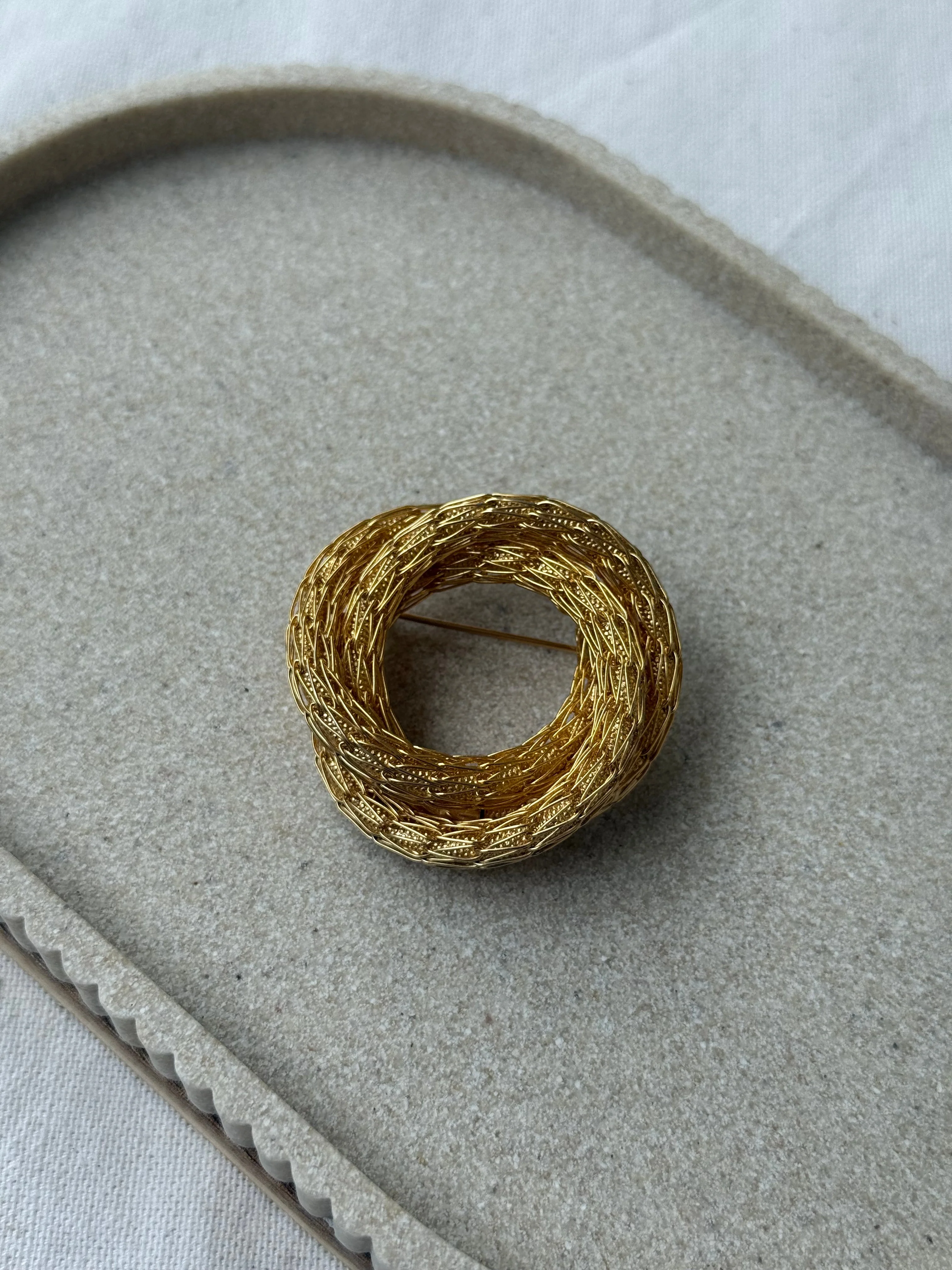 Broche Vintage - Couronne Texturée - Image 3