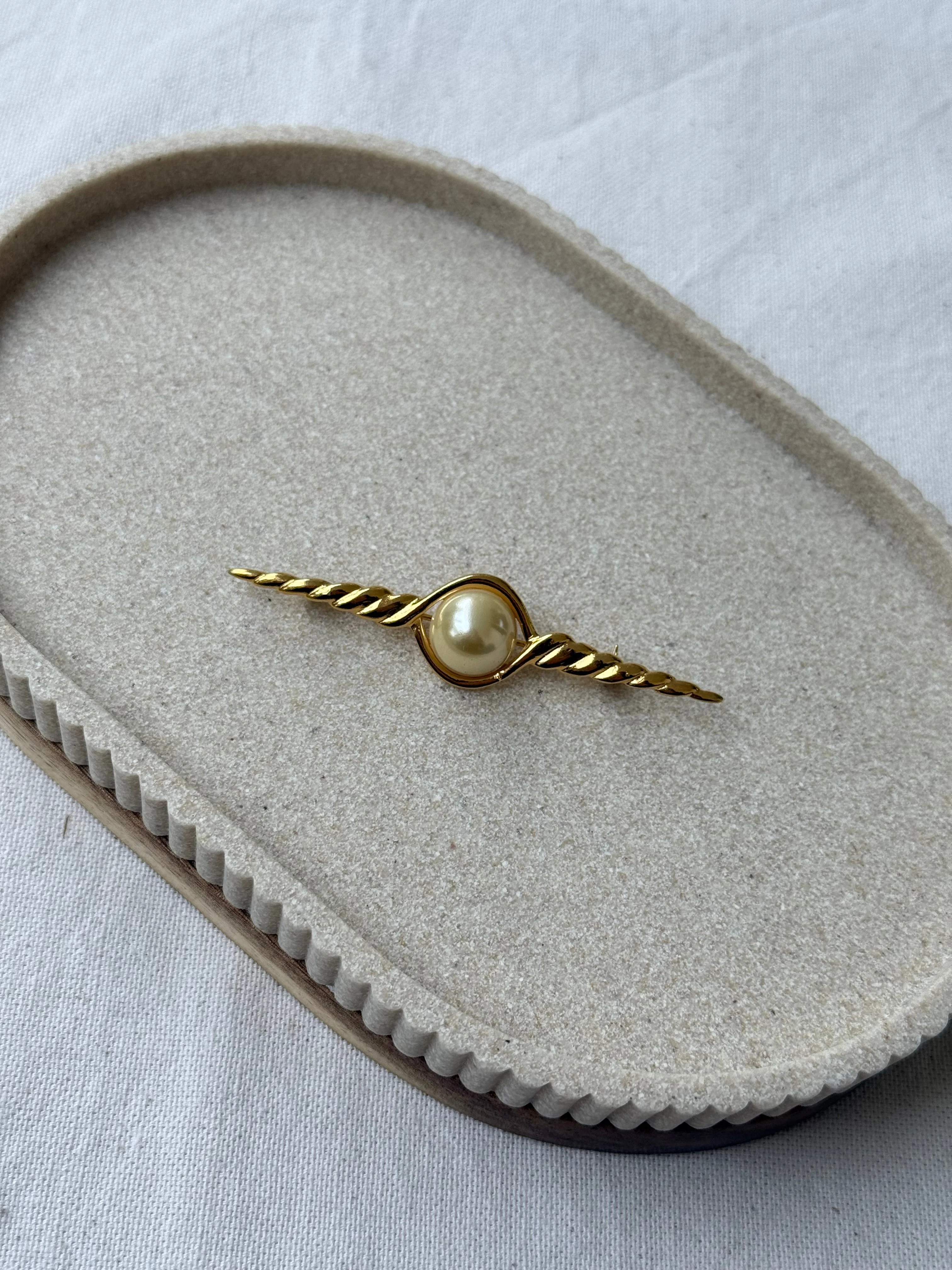 Broche Vintage - Forme Barrette Torsadée Et Perle - Image 2