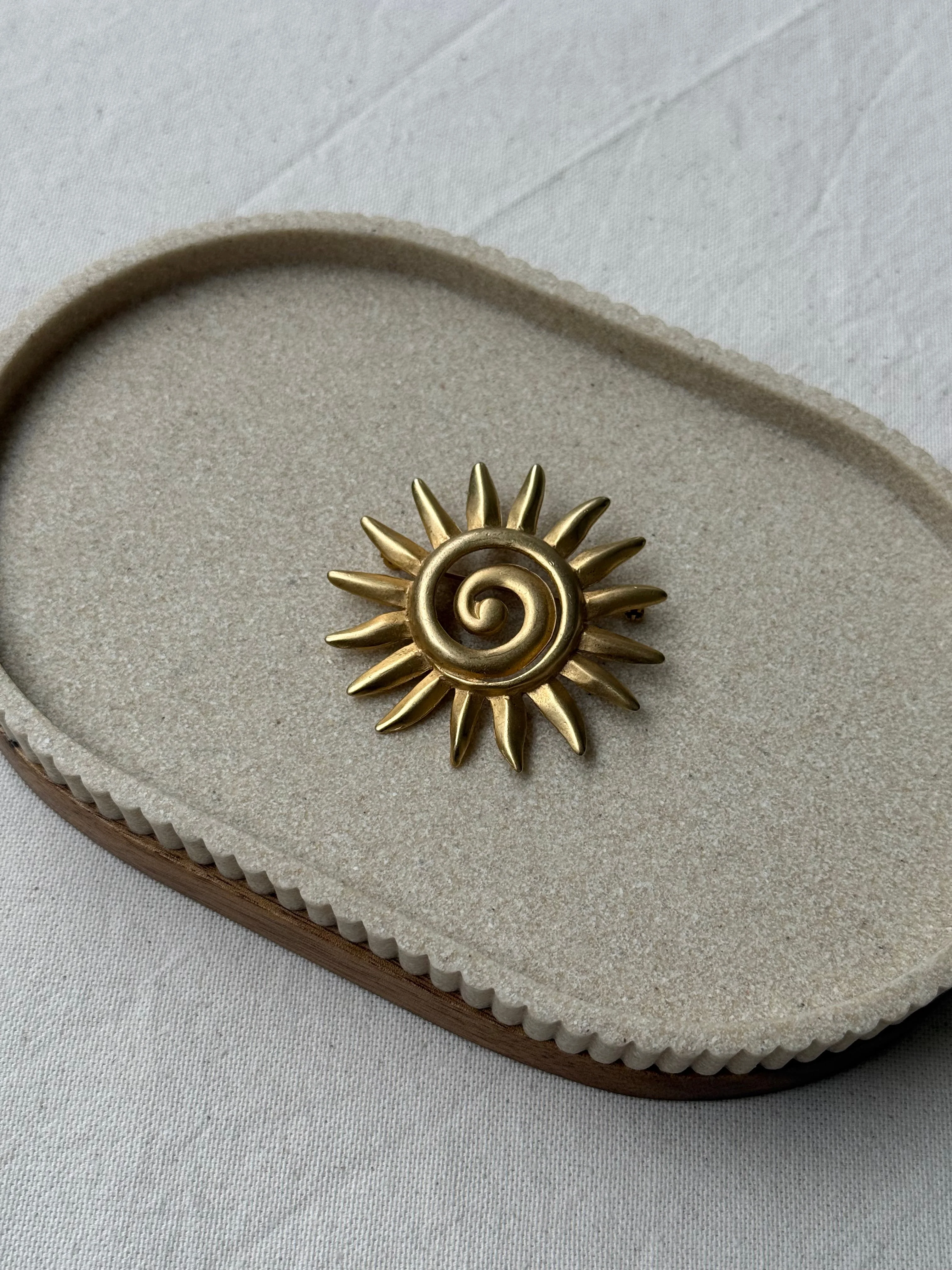 Broche Vintage - Soleil Spiralé - Image 2
