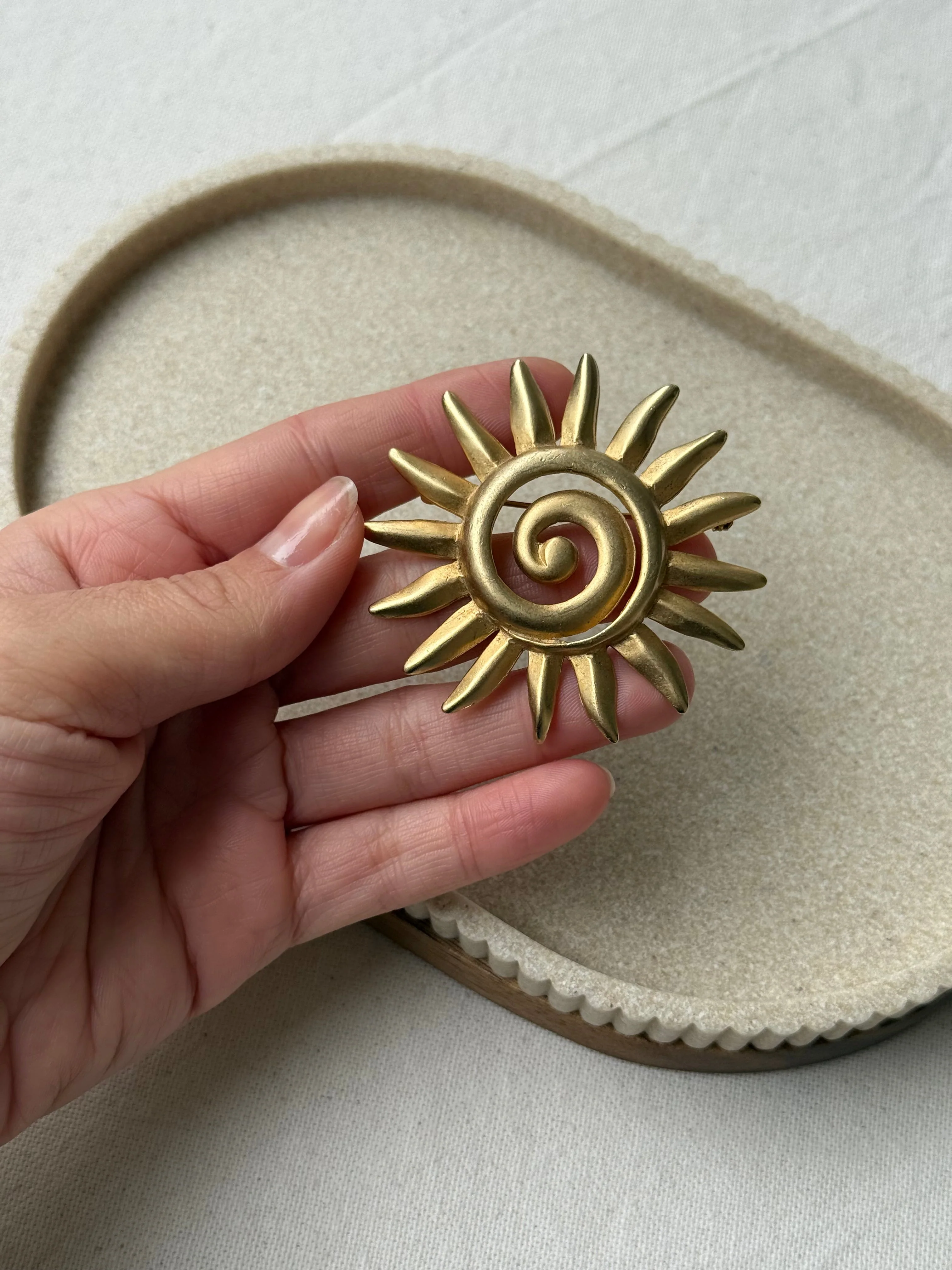 Broche Vintage - Soleil Spiralé - Image 4