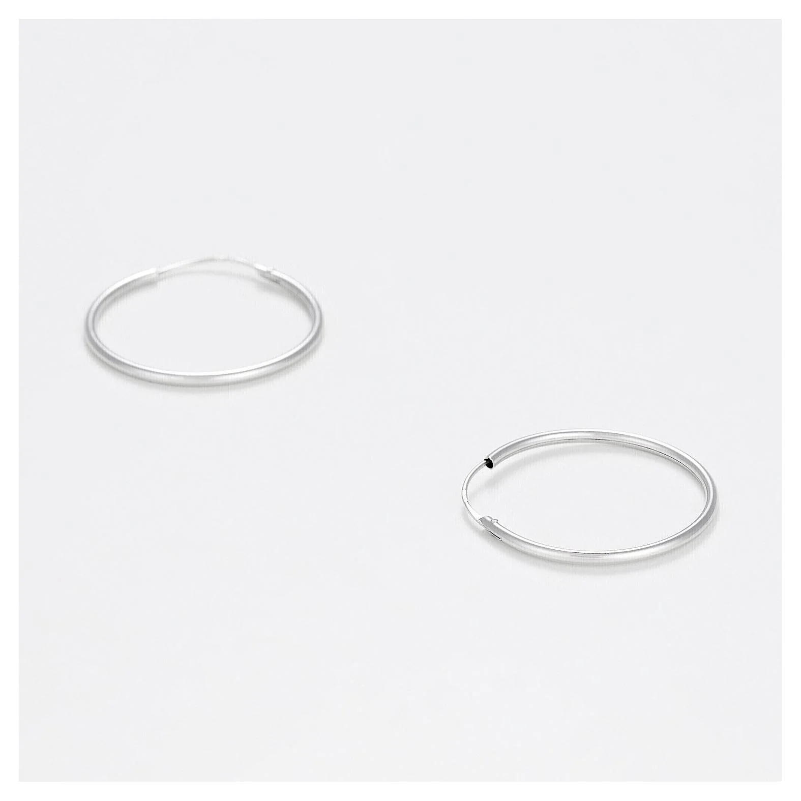 Boucles D'Oreilles "Sublime Créoles " 20 Mm Or Blanc 375/1000 - Image 2
