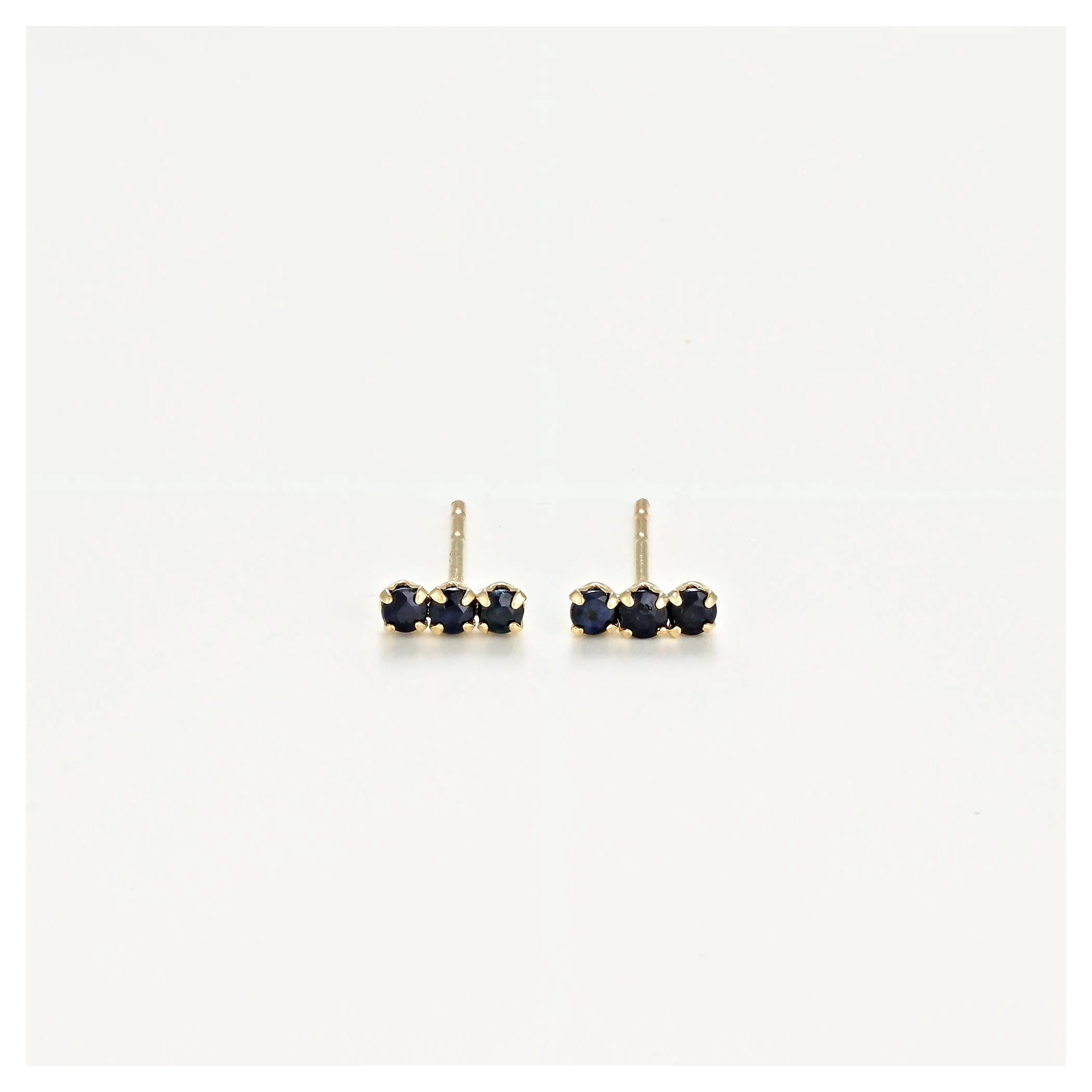 Boucles D'Oreilles "Trio De Puces Saphir 0,24Ct/6" Or Jaune 375/1000 - Image 2
